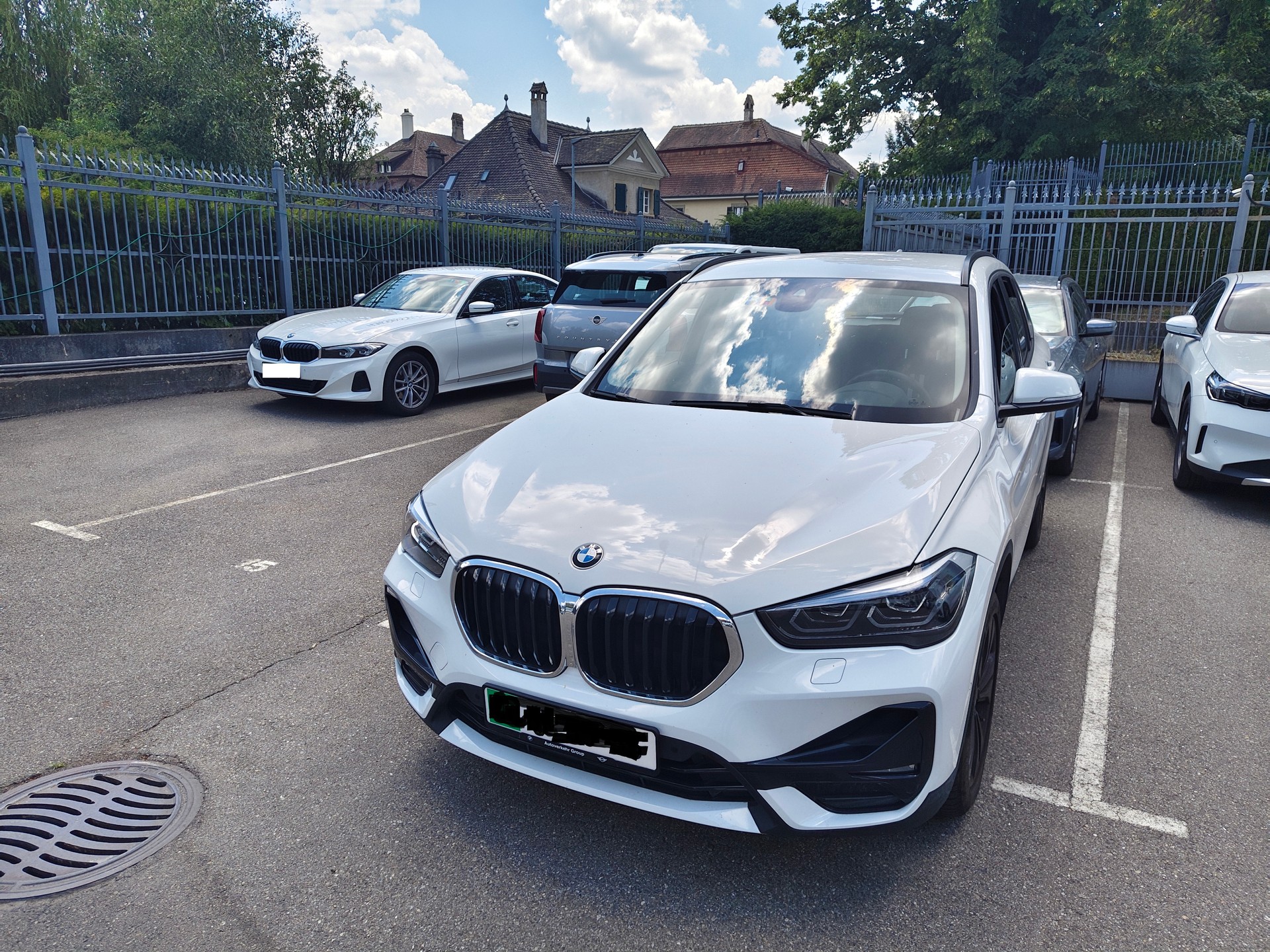 BMW 18i sDrive-image-4