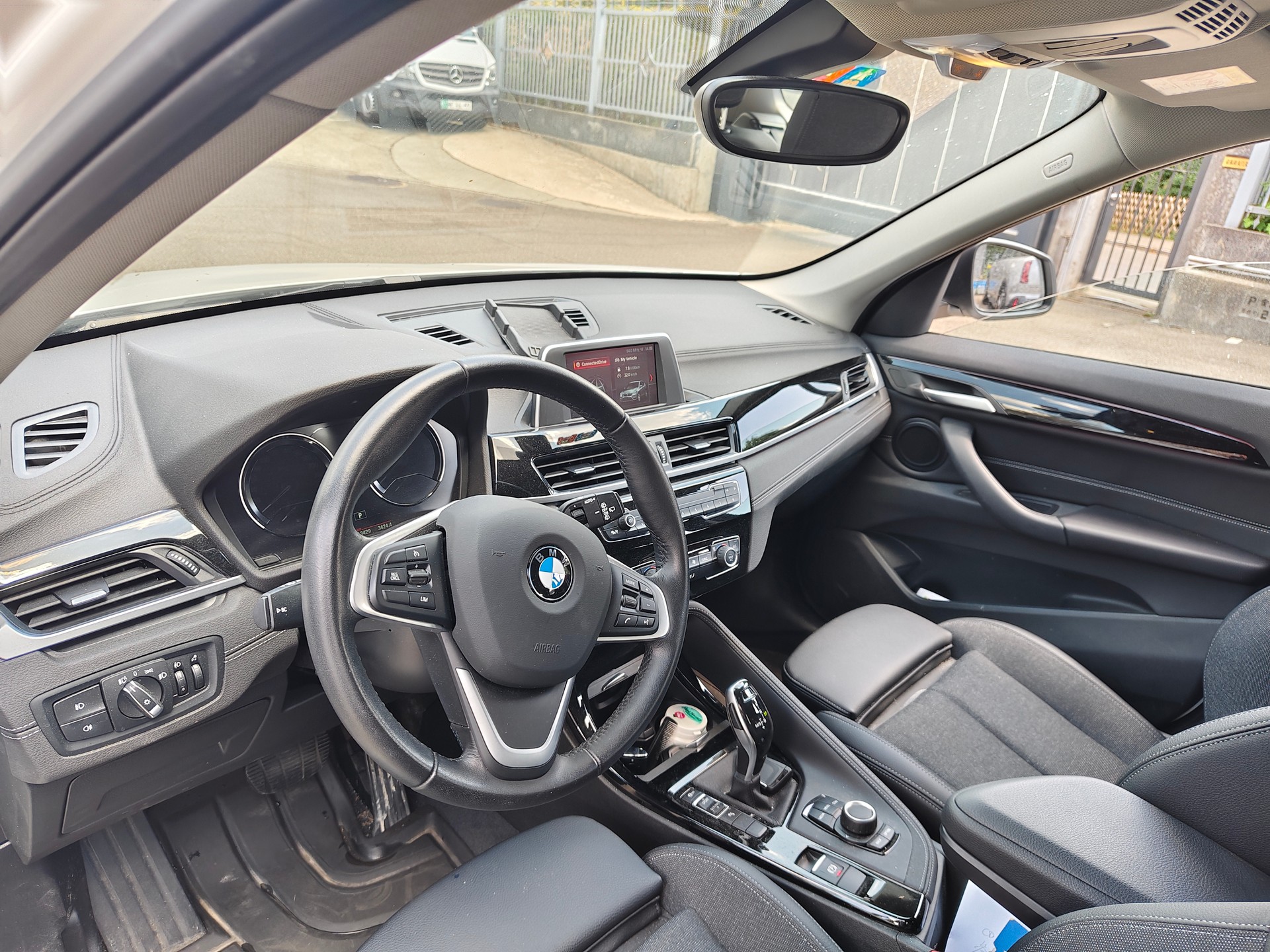 BMW 18i sDrive-image-1