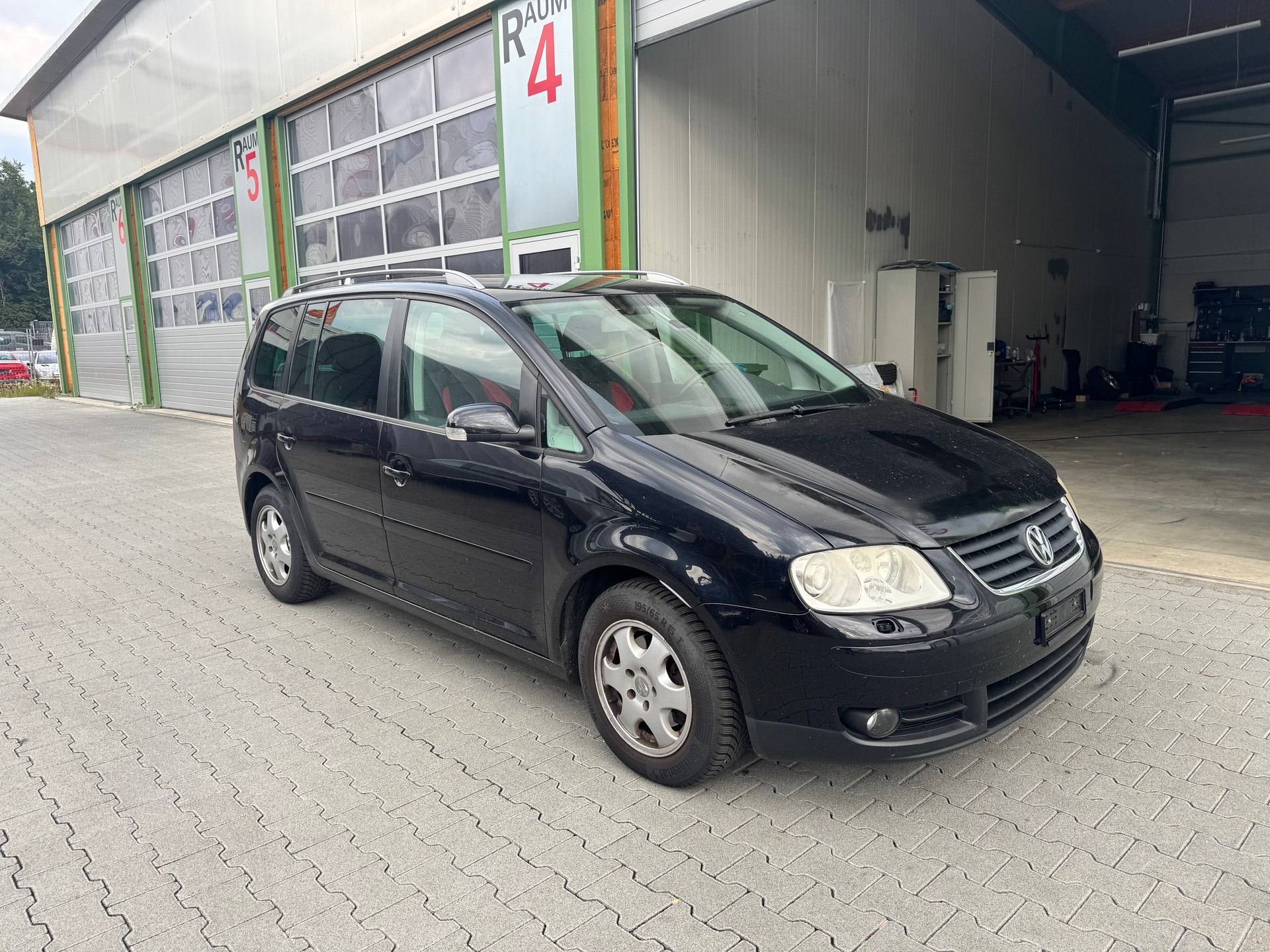 VW Touran 1.4 TSI Highline-image-1