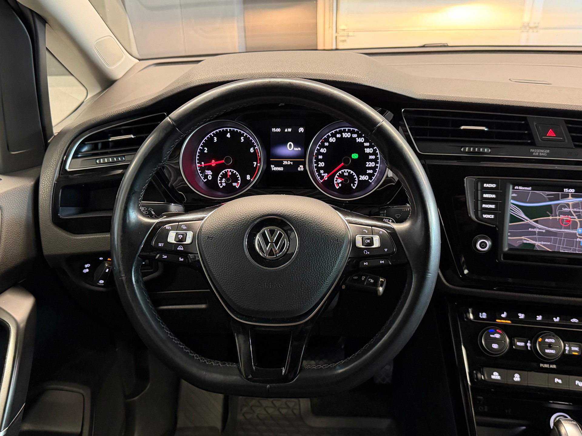 VW Touran 1.4 TSI BlueMotion Technology Highline DSG 7-Sitzer-image-18