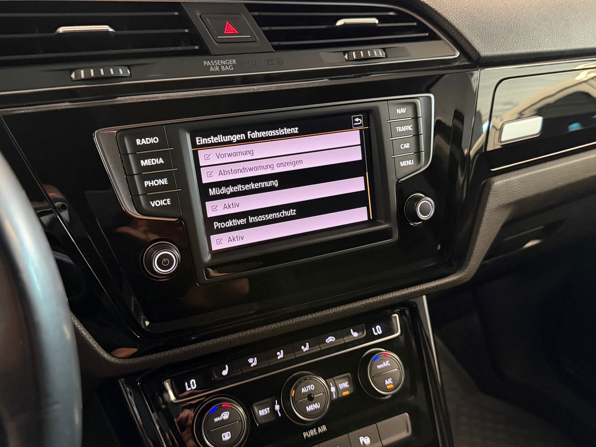 VW Touran 1.4 TSI BlueMotion Technology Highline DSG 7-Sitzer-image-16