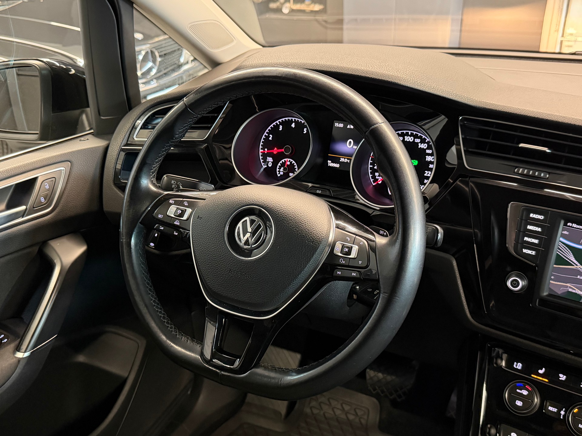 VW Touran 1.4 TSI BlueMotion Technology Highline DSG 7-Sitzer-image-17