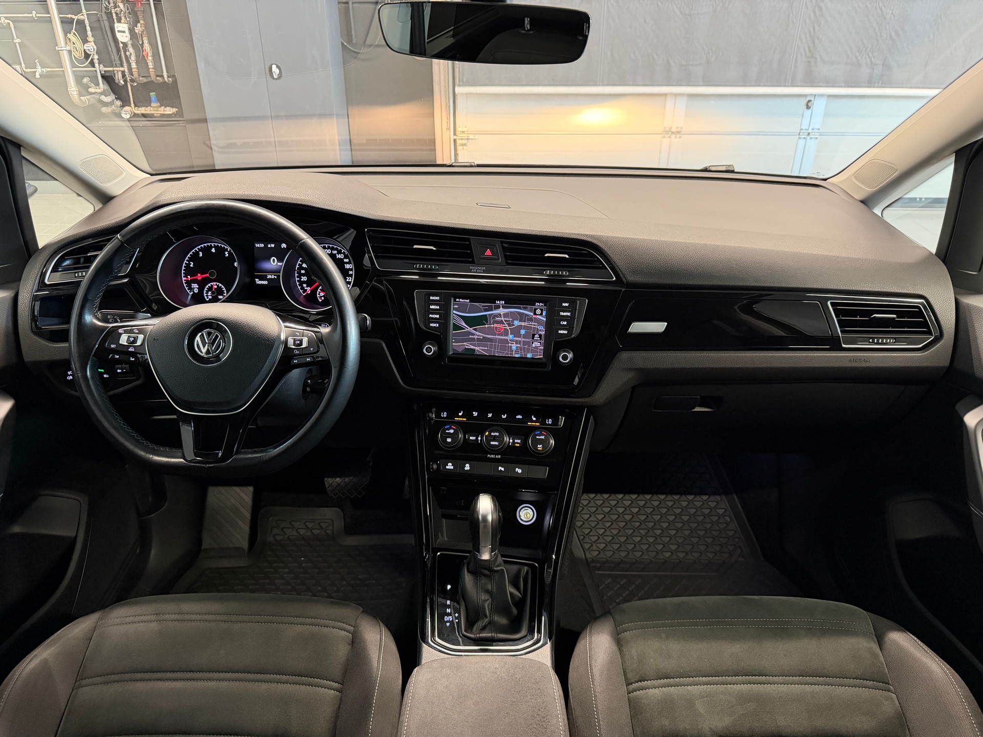 VW Touran 1.4 TSI BlueMotion Technology Highline DSG 7-Sitzer-image-12