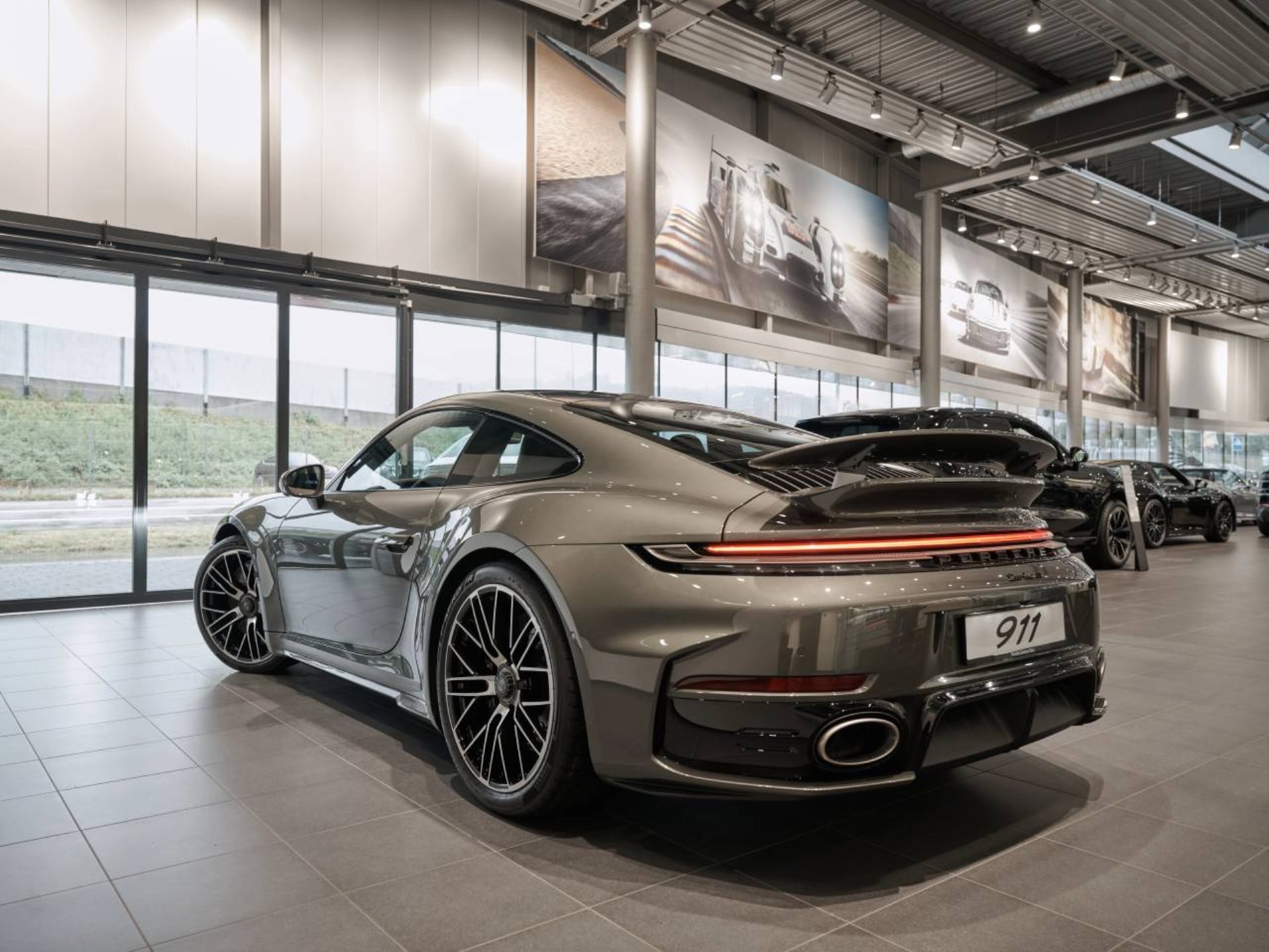 PORSCHE 911 Turbo S-image-6