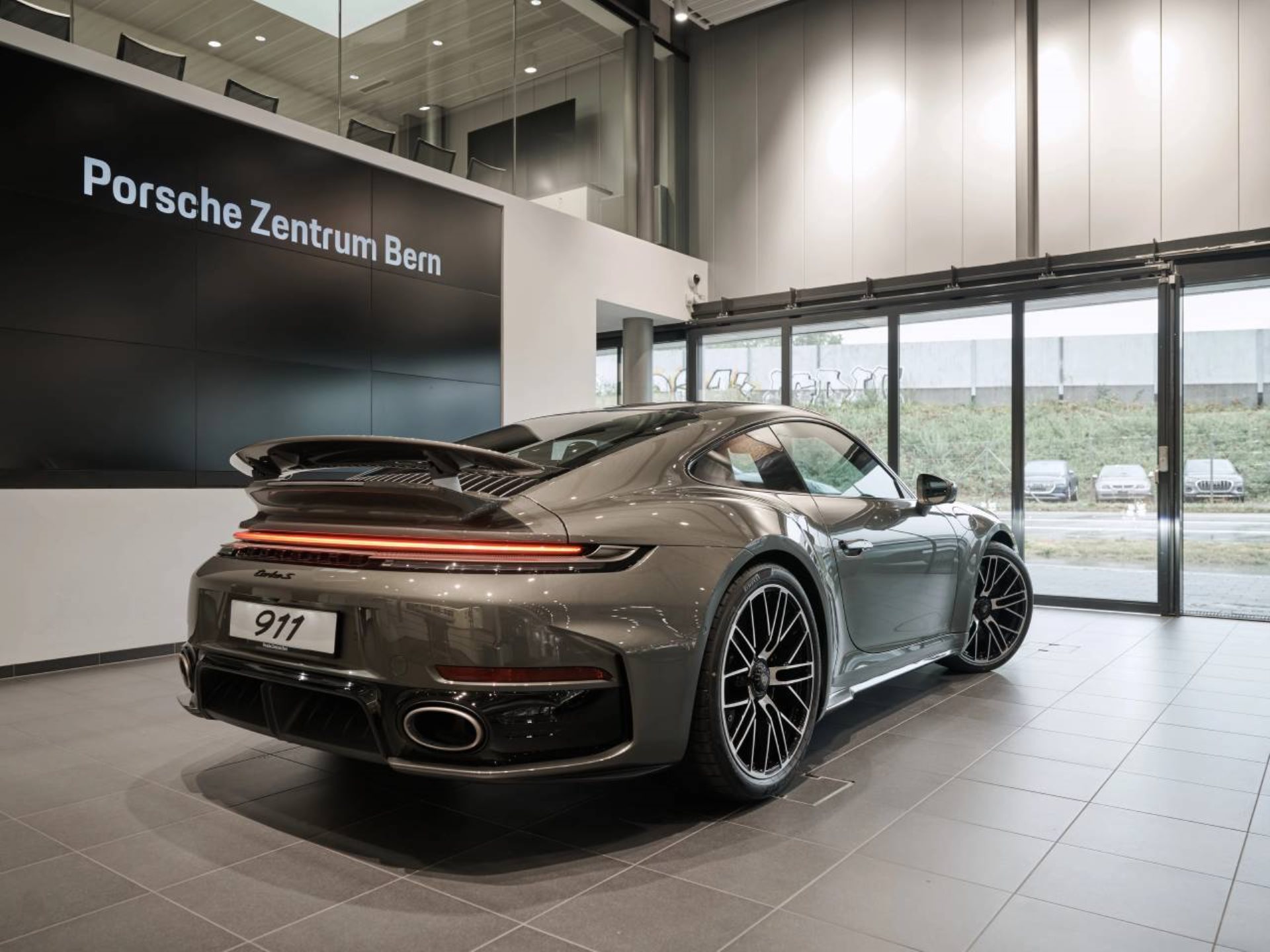 PORSCHE 911 Turbo S-image-2