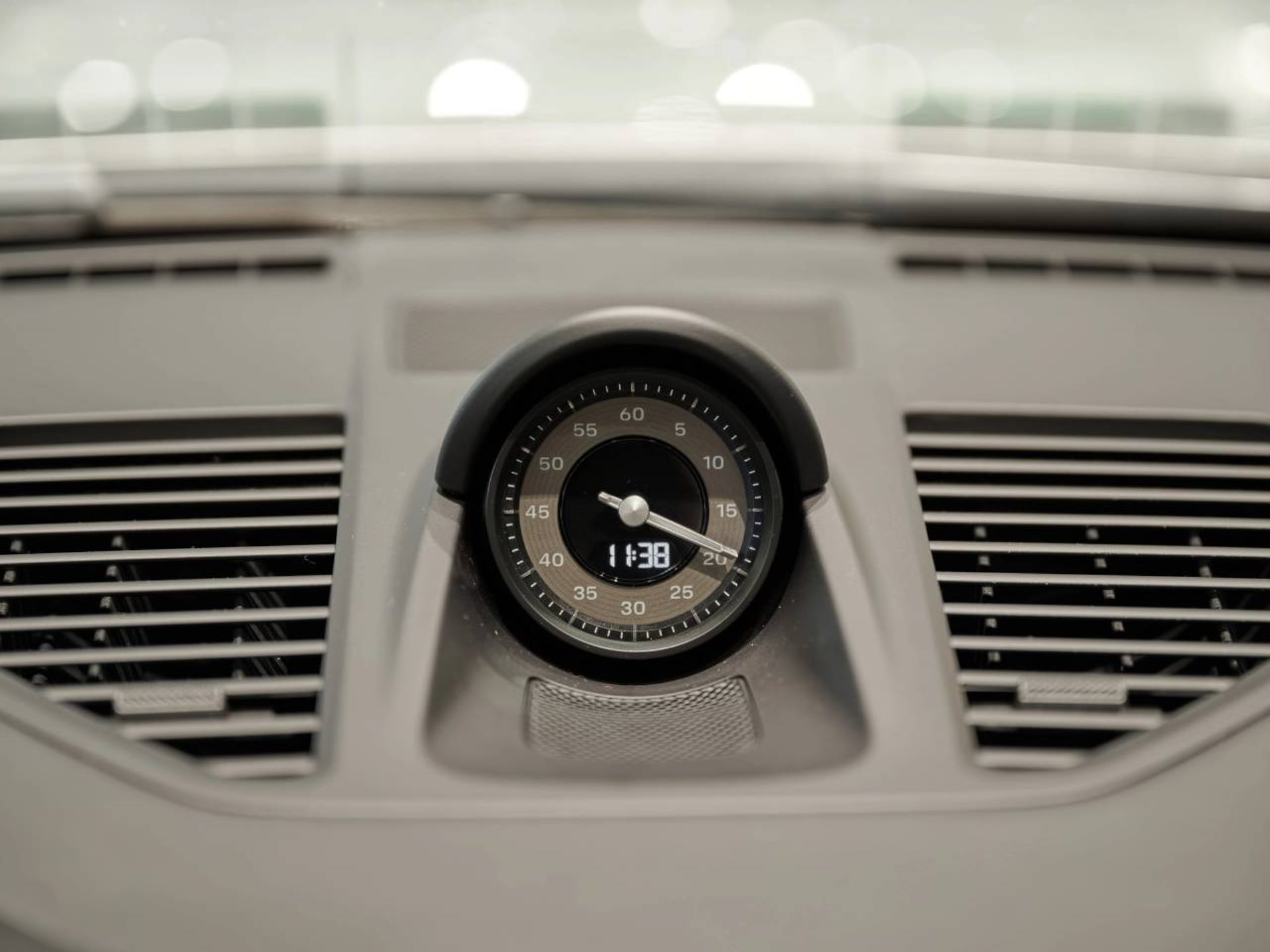 PORSCHE 911 Turbo S-image-28