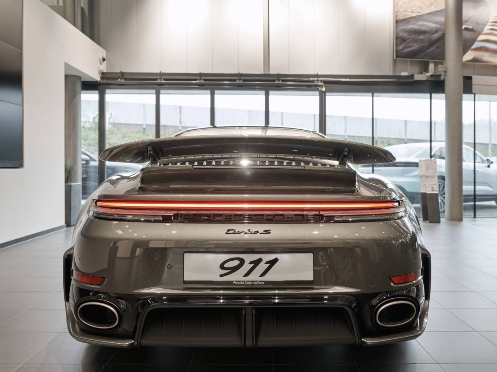 PORSCHE 911 Turbo S-image-5