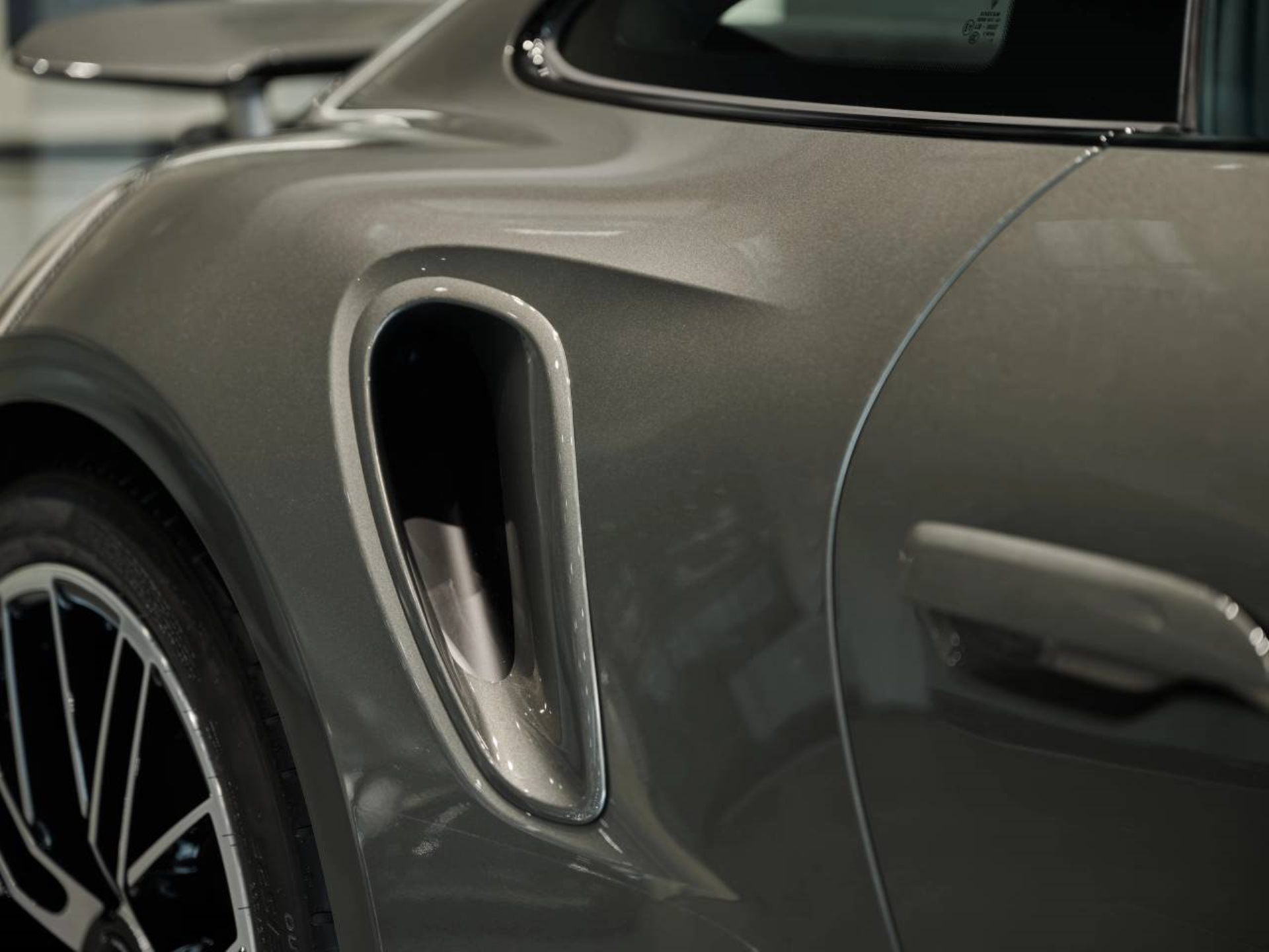 PORSCHE 911 Turbo S-image-24