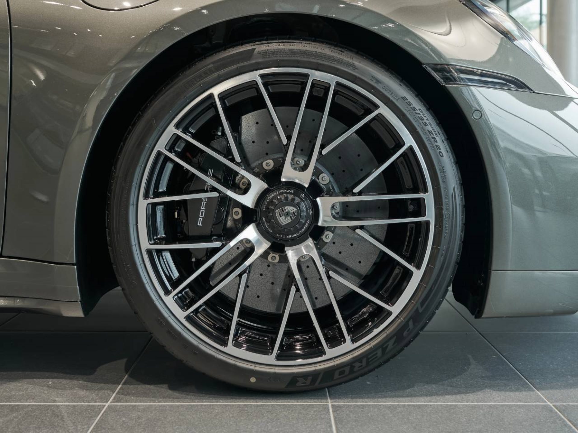 PORSCHE 911 Turbo S-image-30