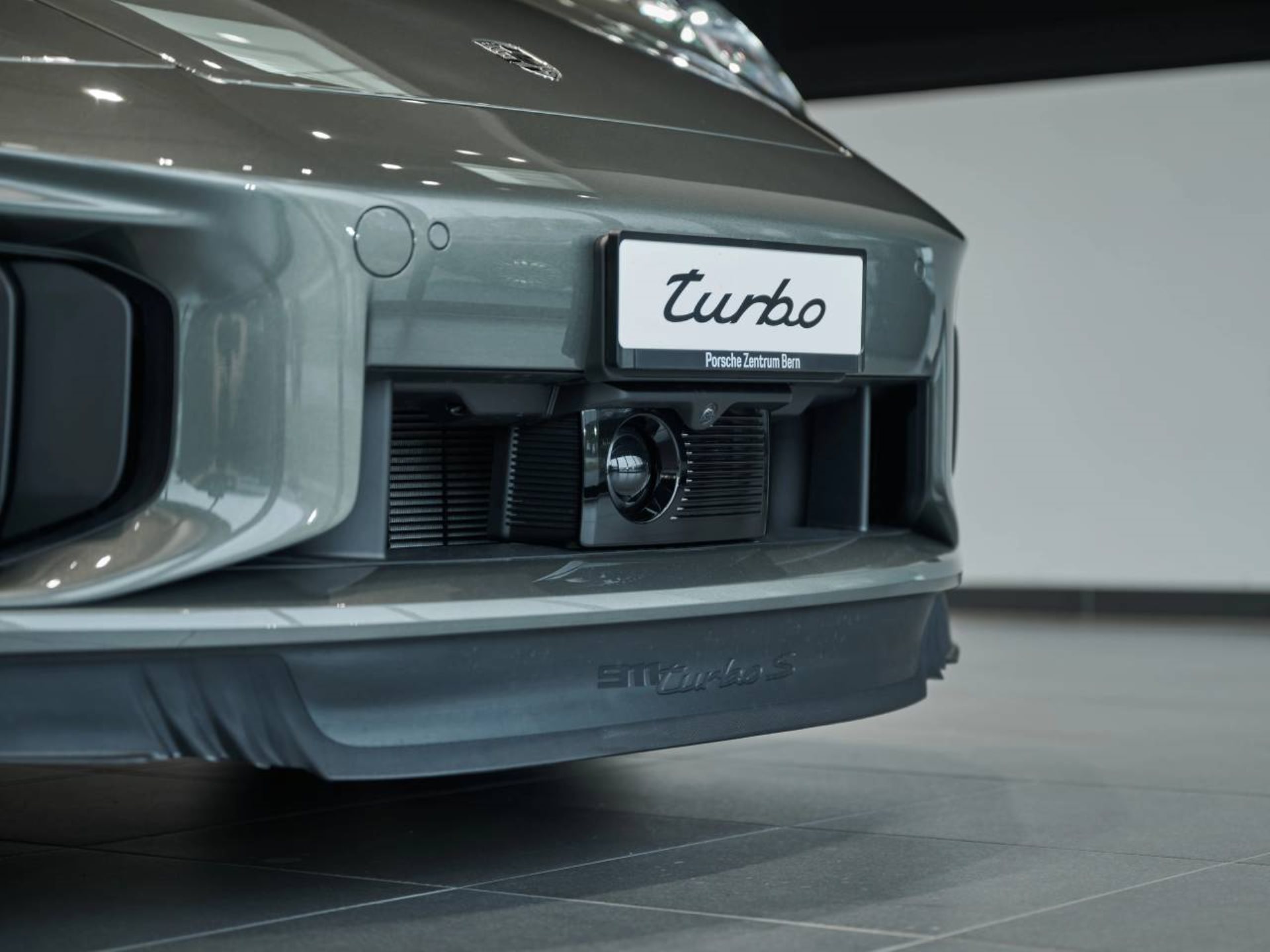 PORSCHE 911 Turbo S-image-22