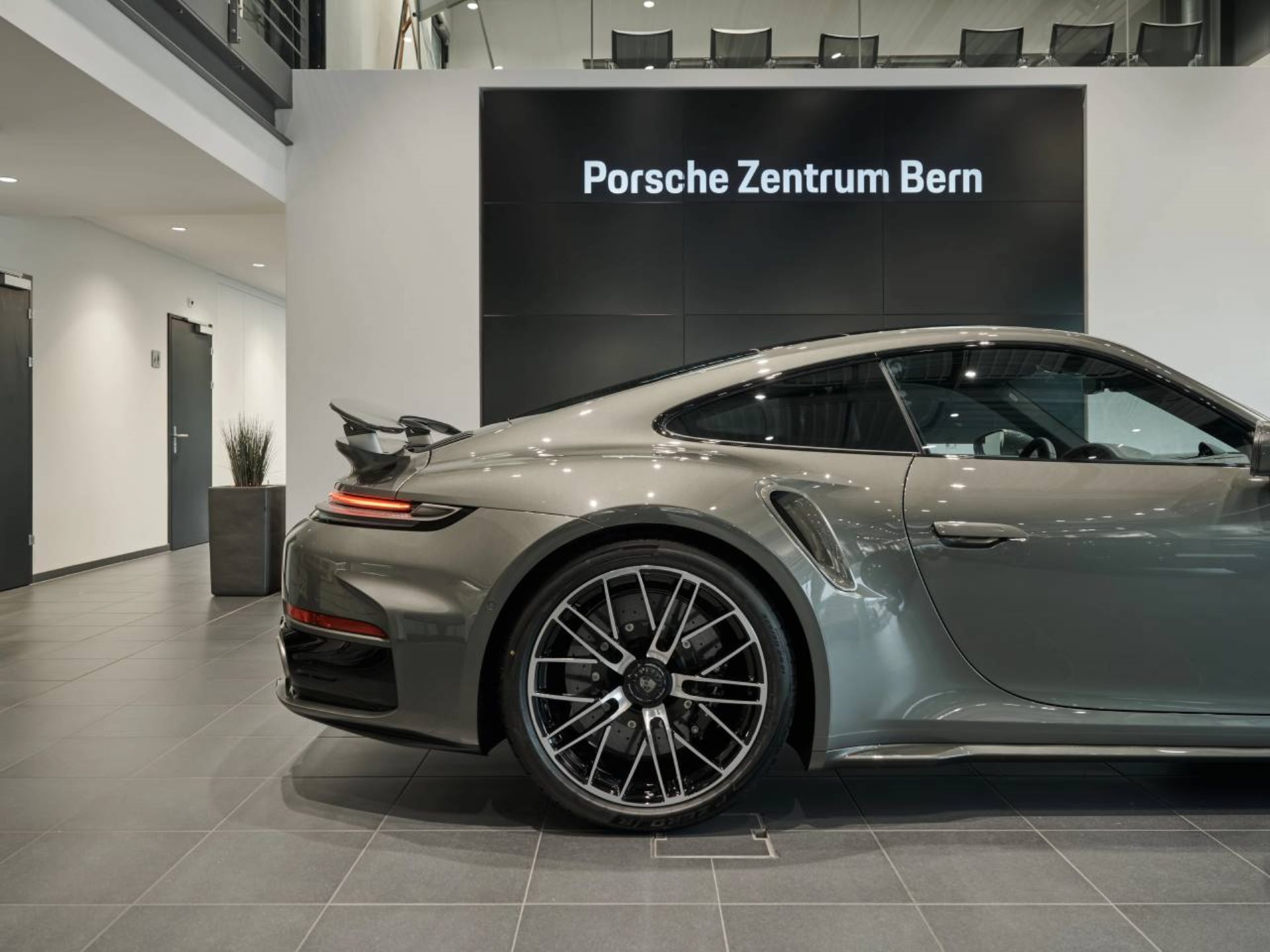 PORSCHE 911 Turbo S-image-10