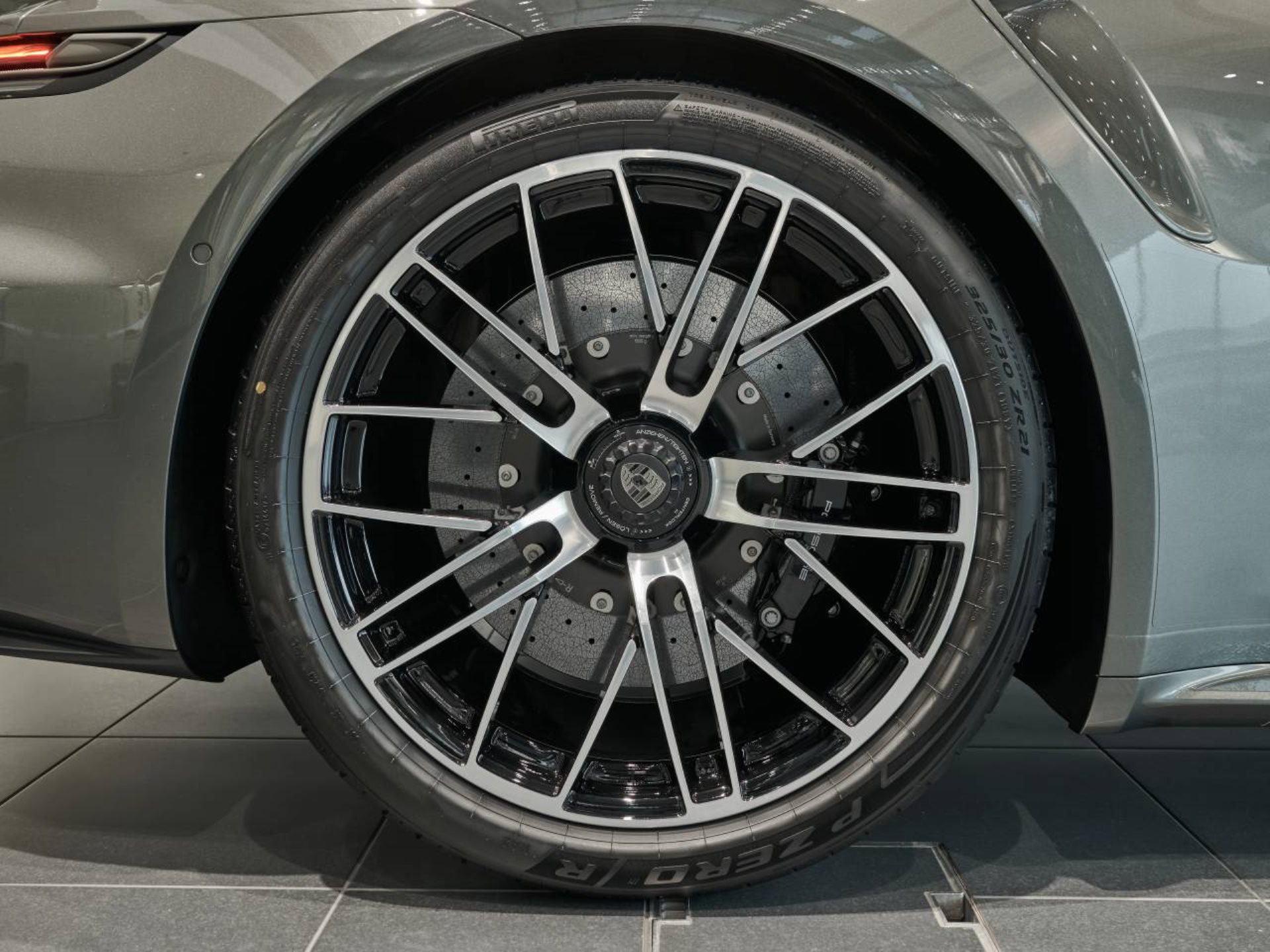 PORSCHE 911 Turbo S-image-31