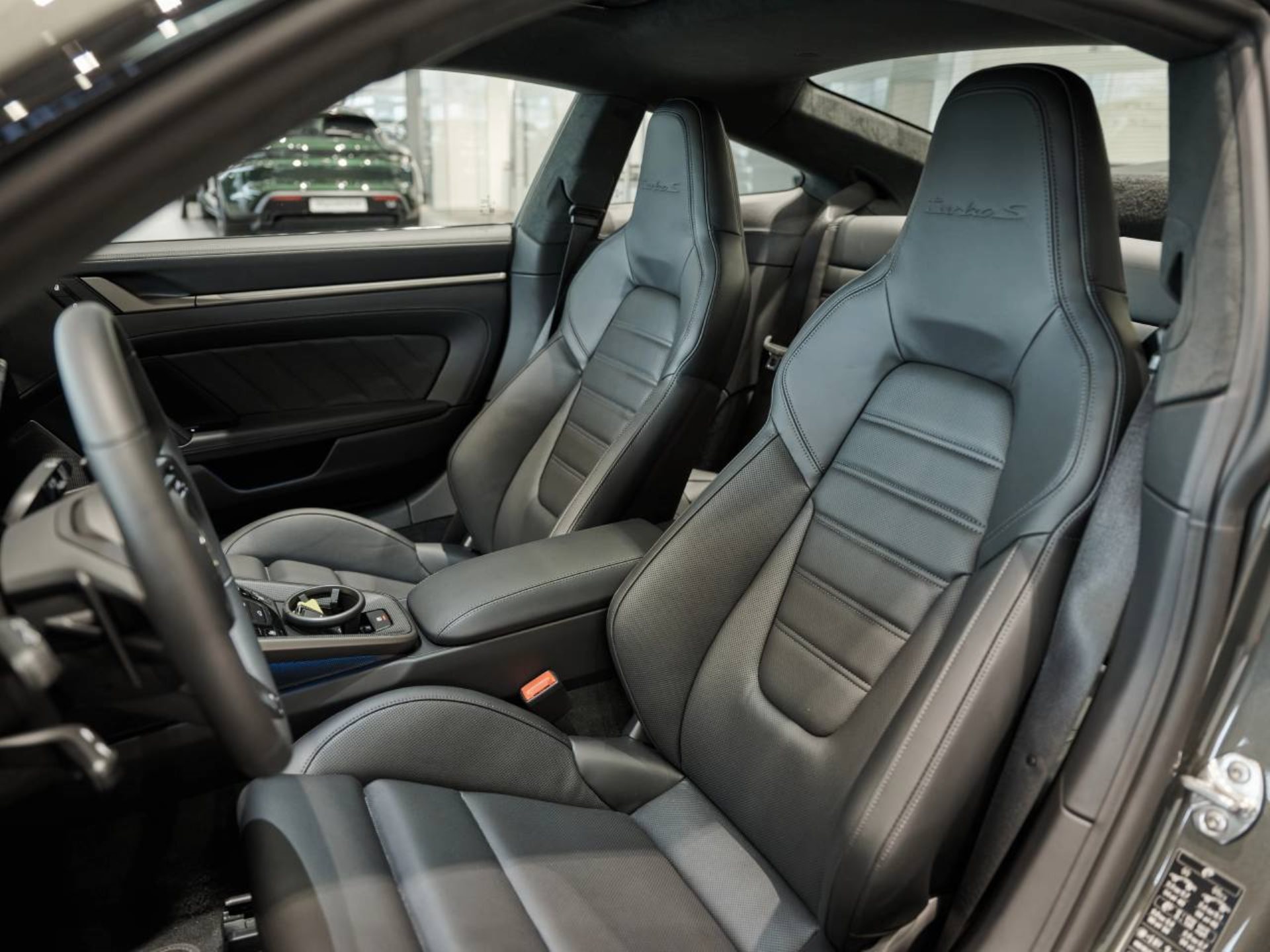 PORSCHE 911 Turbo S-image-4