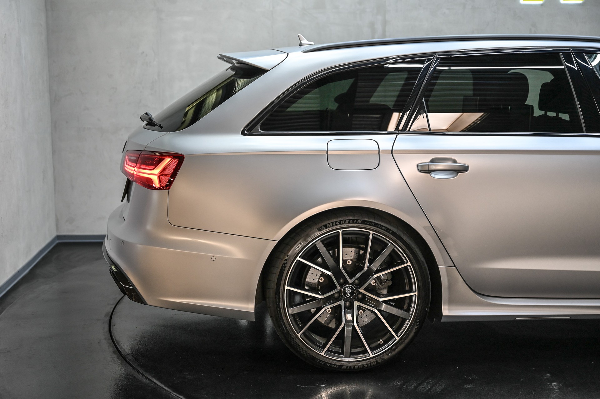 AUDI AUDI RS6 Avant 4.0 TFSI V8 performance quattro-image-12