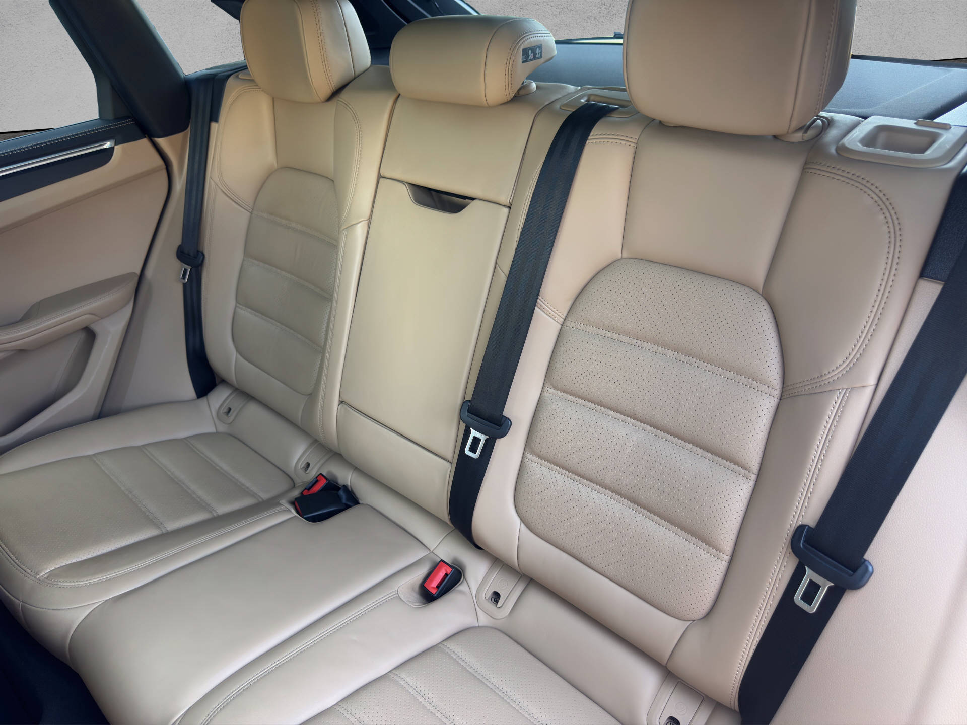 PORSCHE Macan T-image-13