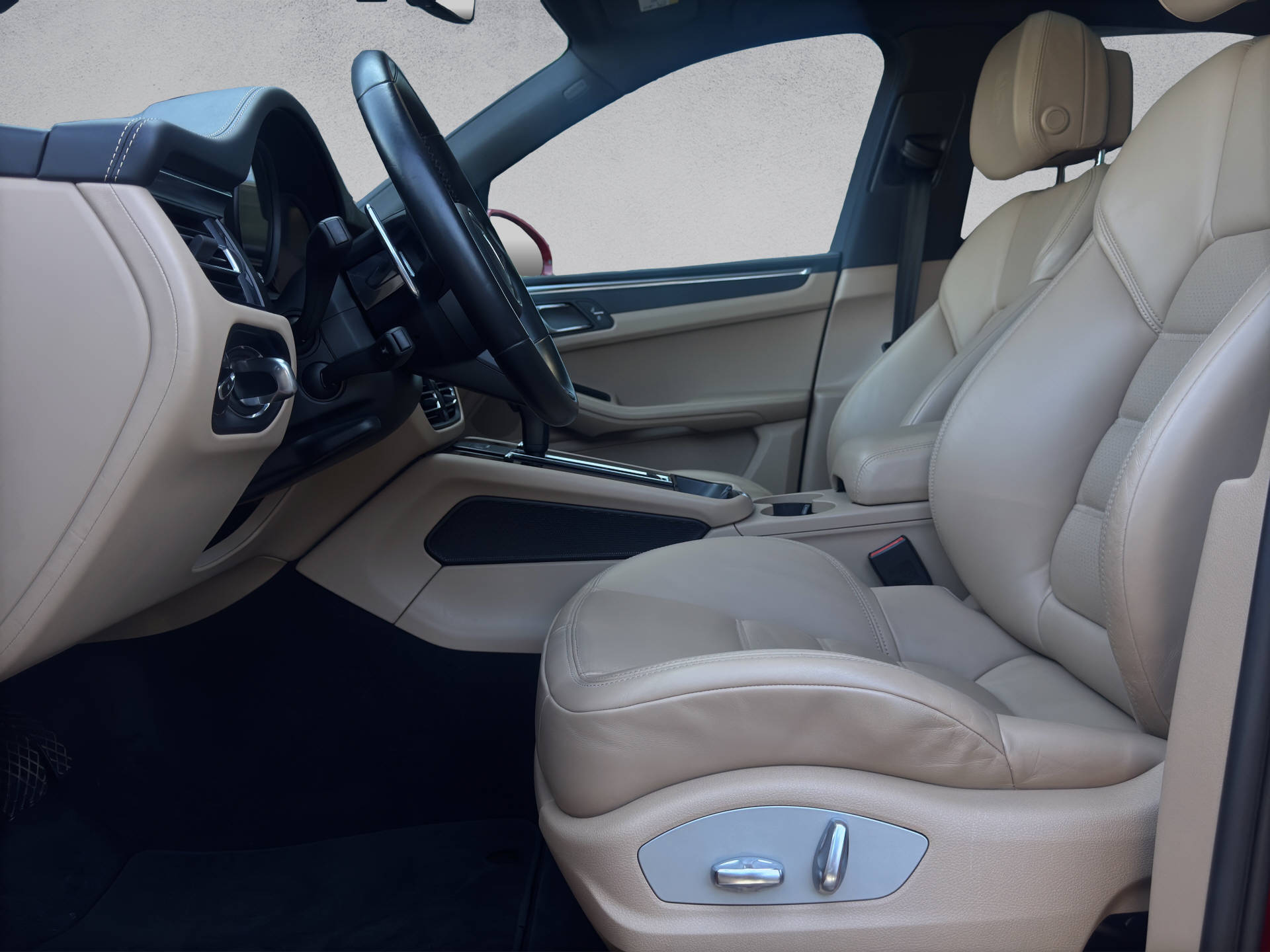 PORSCHE Macan T-image-6