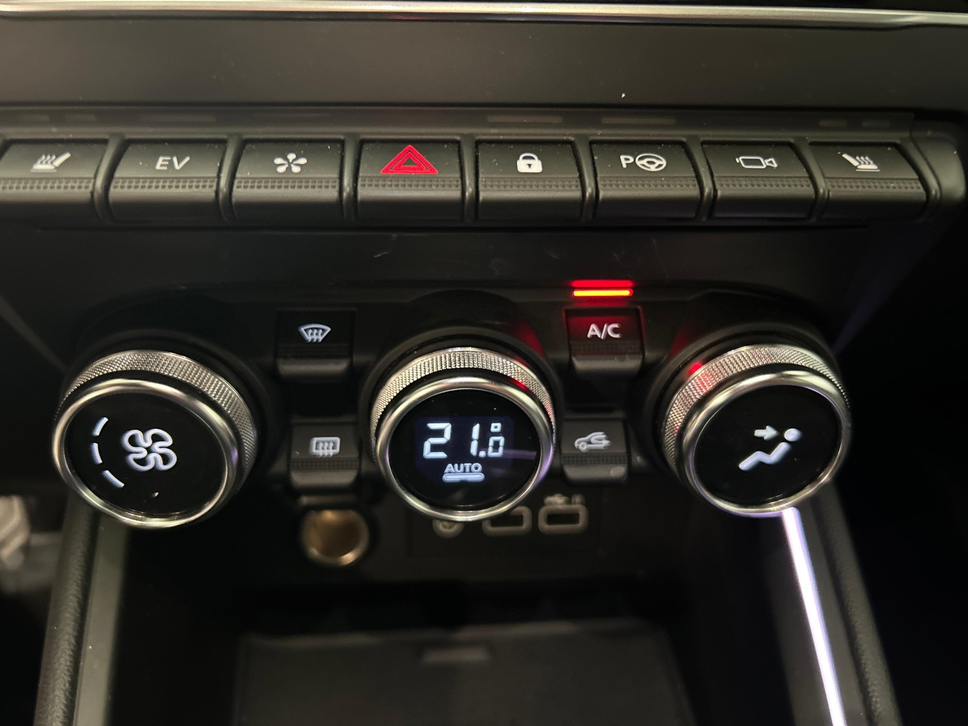 MITSUBISHI Colt 1.6 HEV Instyle-image-14