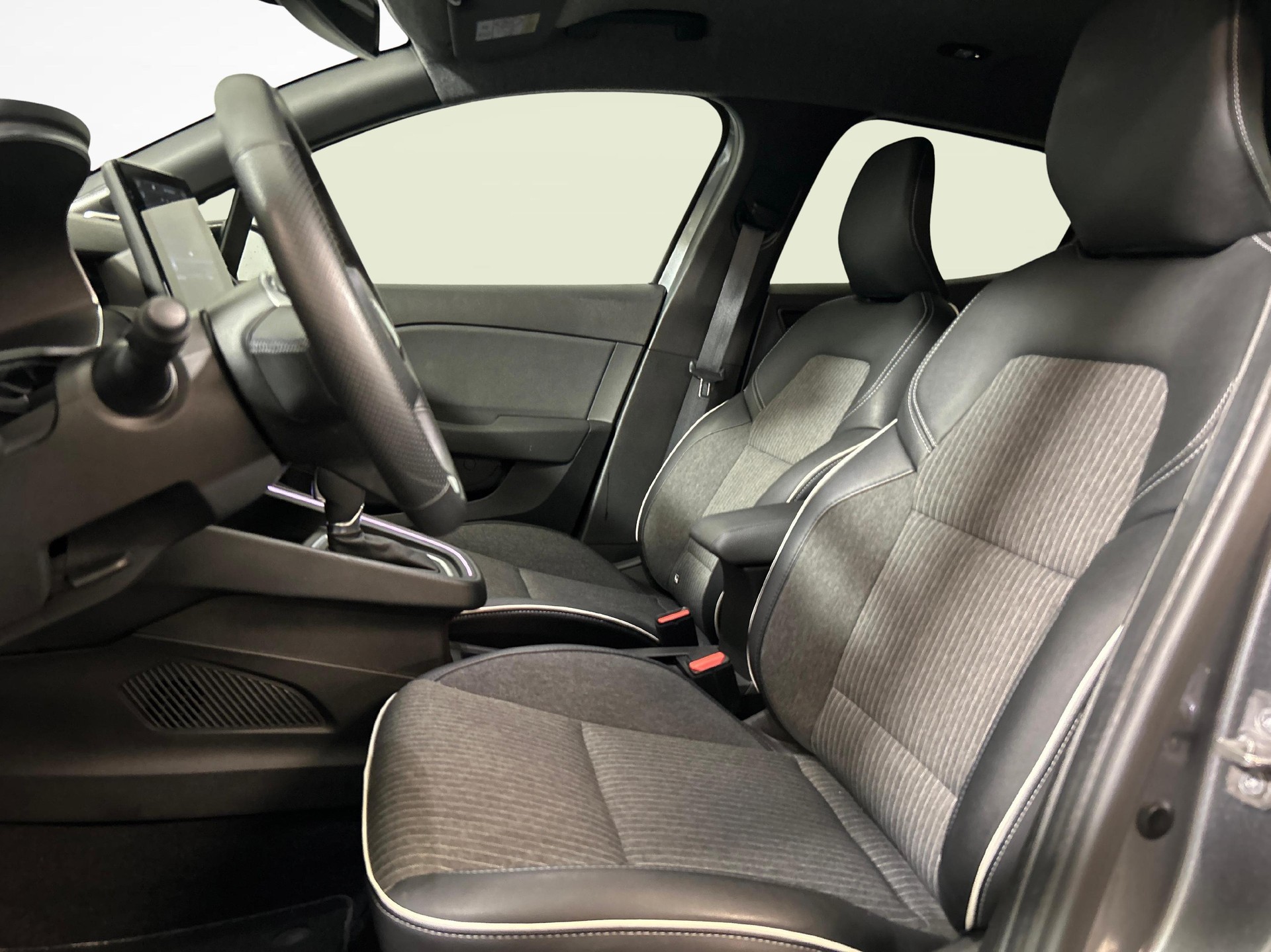 MITSUBISHI Colt 1.6 HEV Instyle-image-2