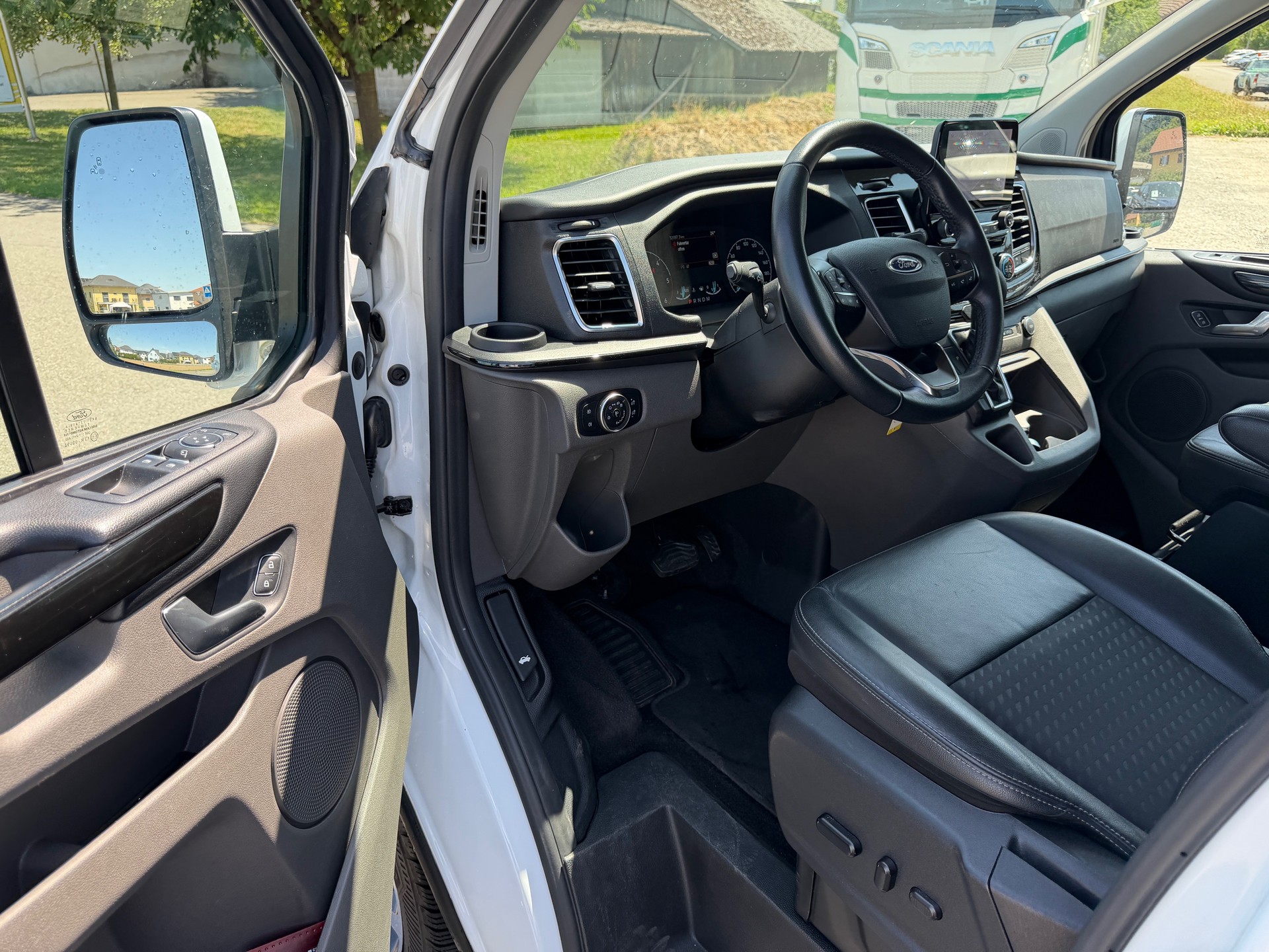FORD Tourneo Custom 320 L1H1 Titanium A-image-8
