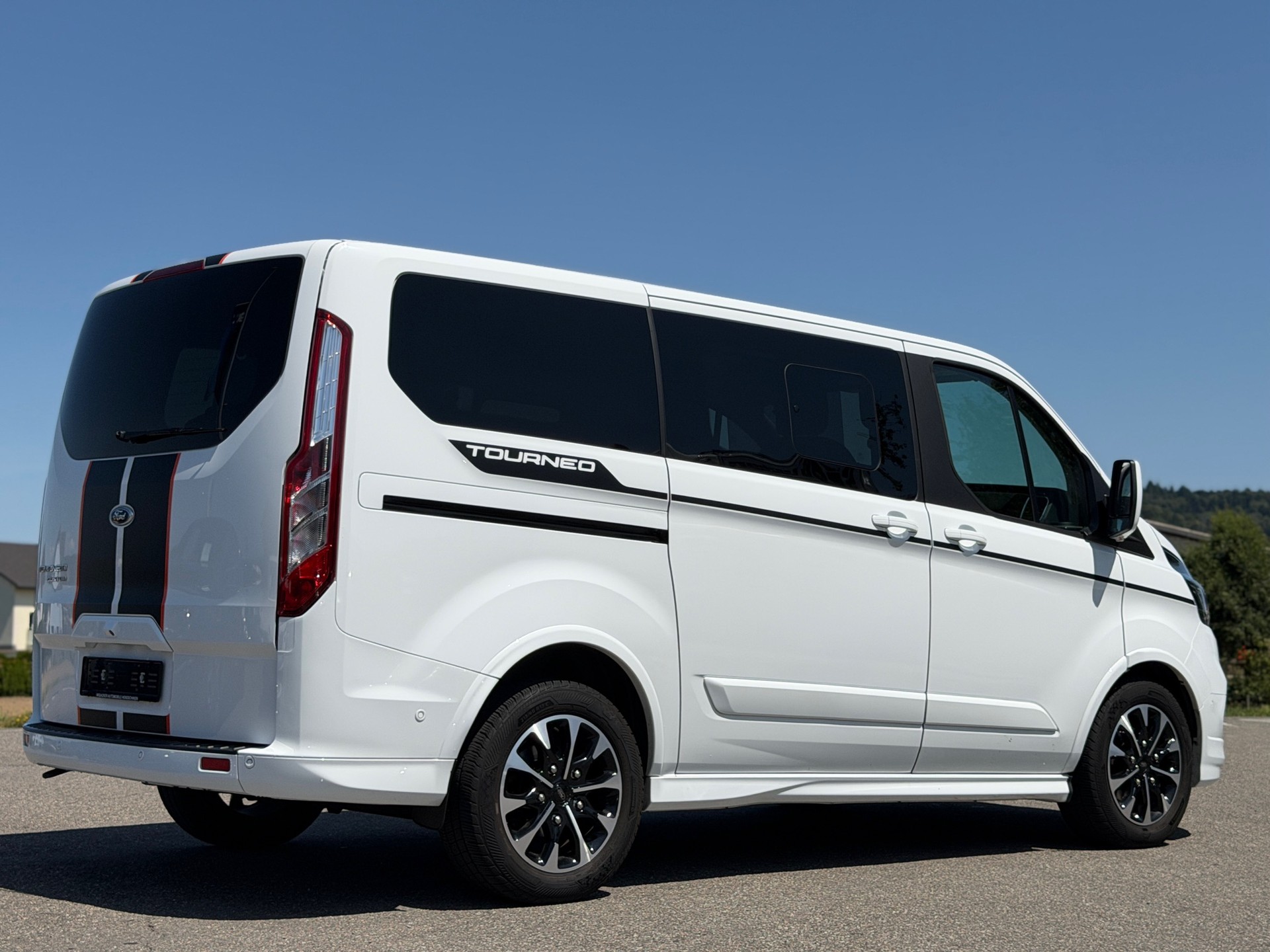FORD Tourneo Custom 320 L1H1 Titanium A-image-3