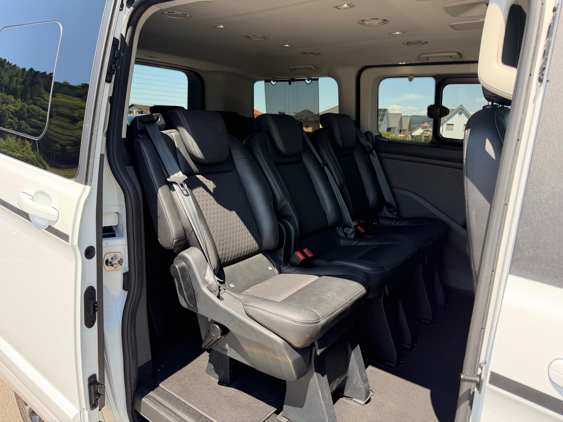 FORD Tourneo Custom 320 L1H1 Titanium A-image-9