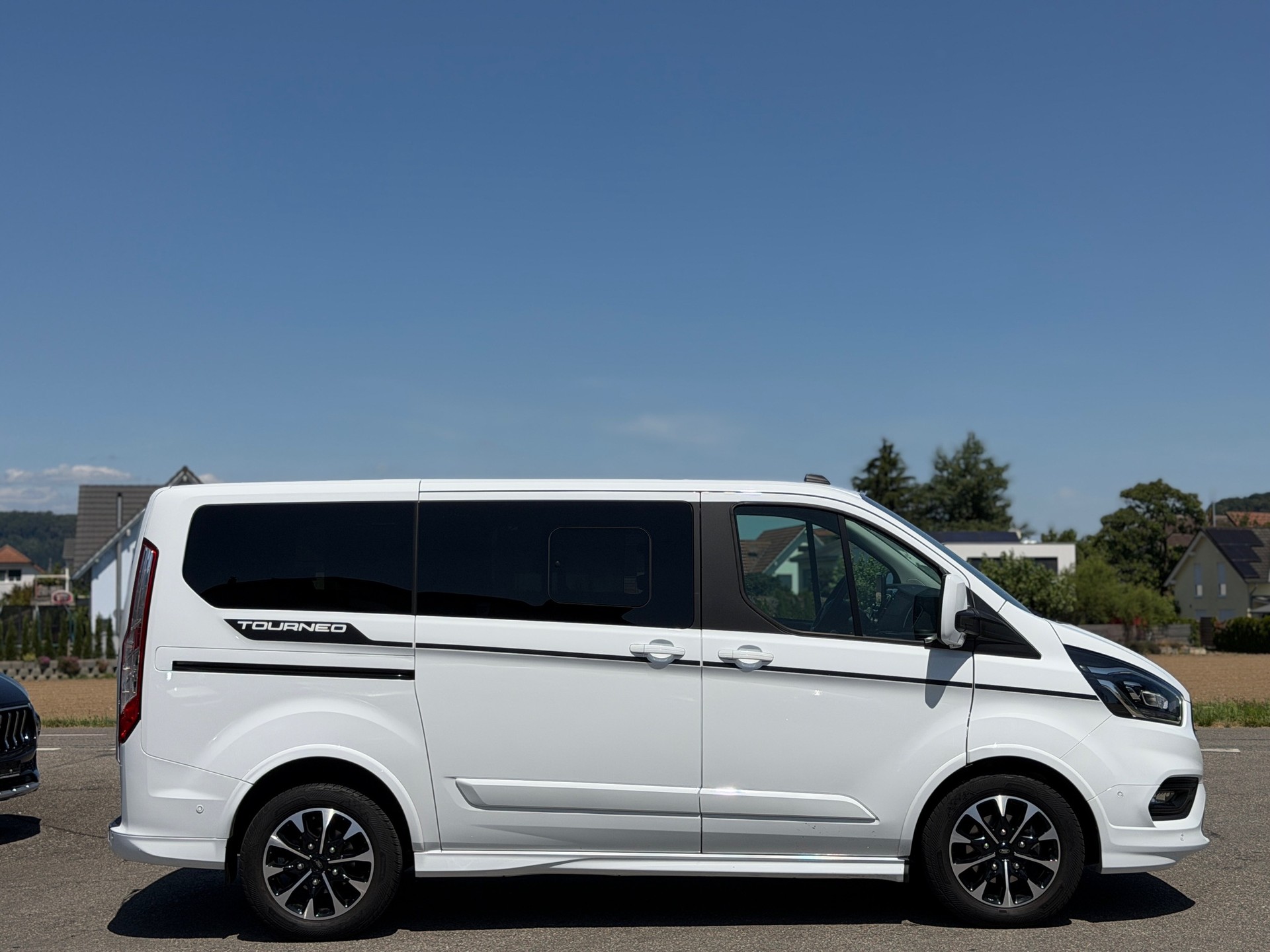 FORD Tourneo Custom 320 L1H1 Titanium A-image-11