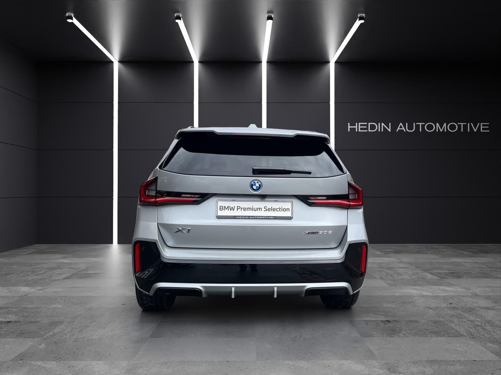 BMW X1 30e xDrive paddles-image-8