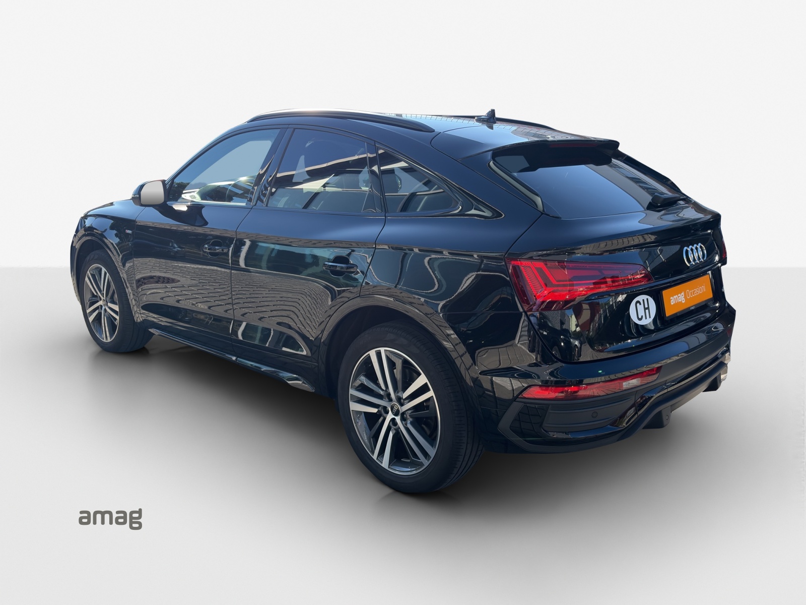 AUDI Q5 Sportback 40 TDI Blackedition quattro S-tronic-image-2