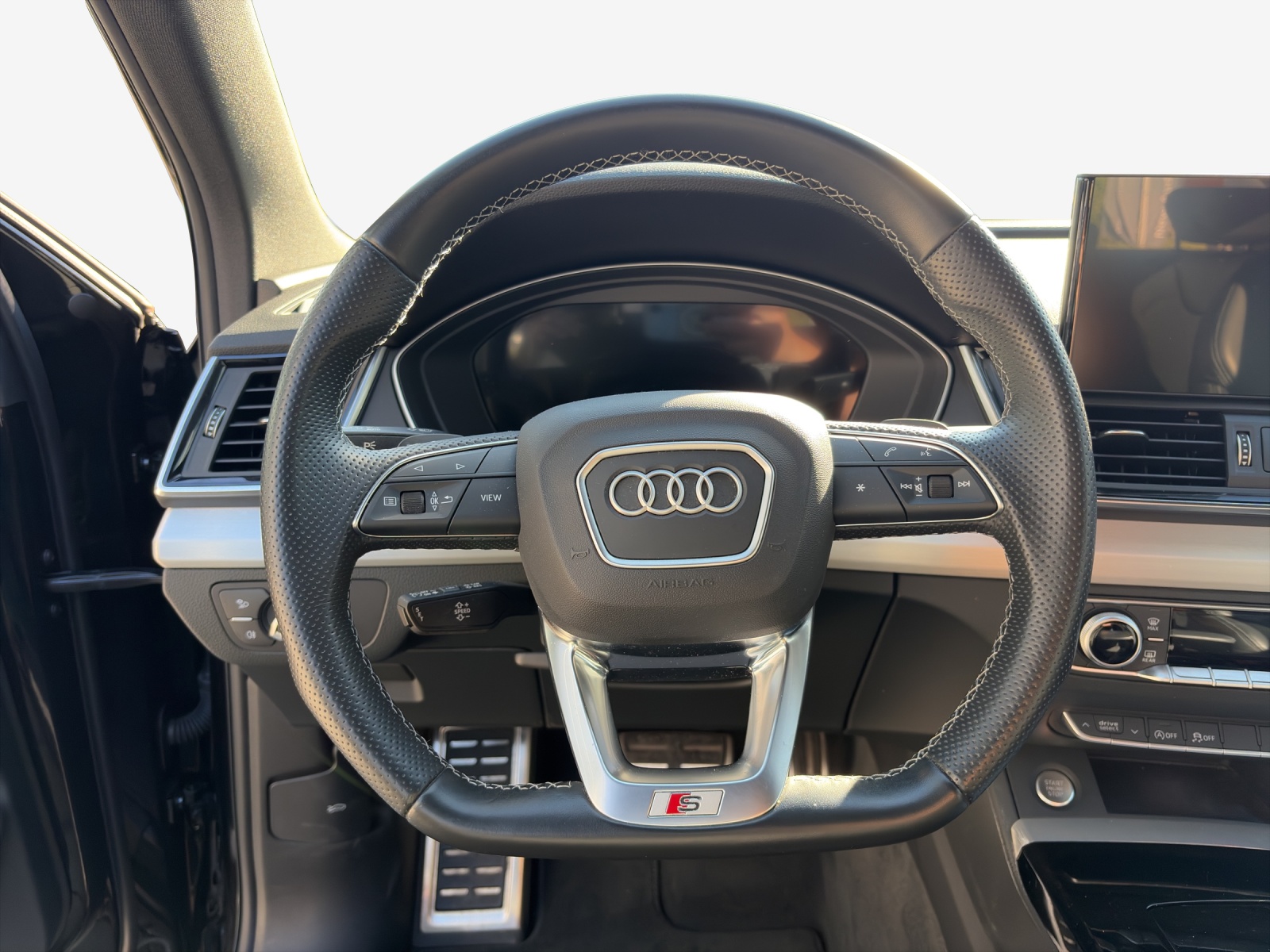 AUDI Q5 Sportback 40 TDI Blackedition quattro S-tronic-image-9