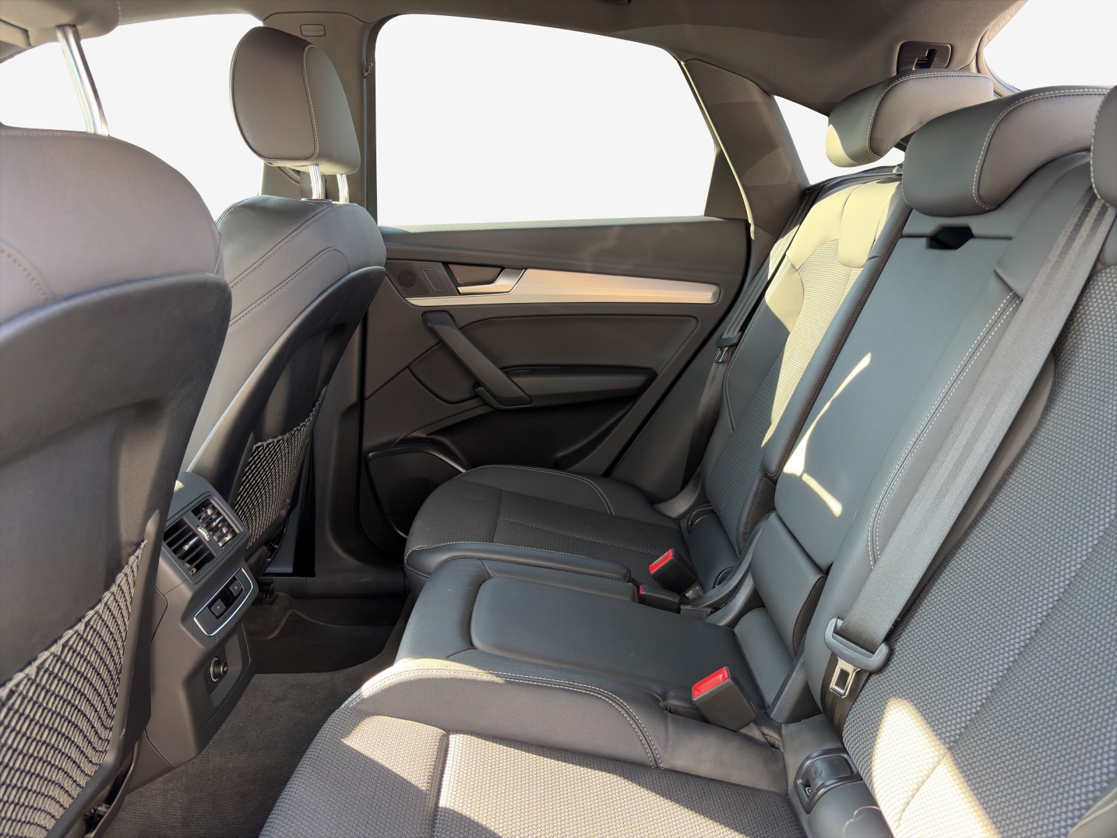 AUDI Q5 Sportback 40 TDI Blackedition quattro S-tronic-image-11