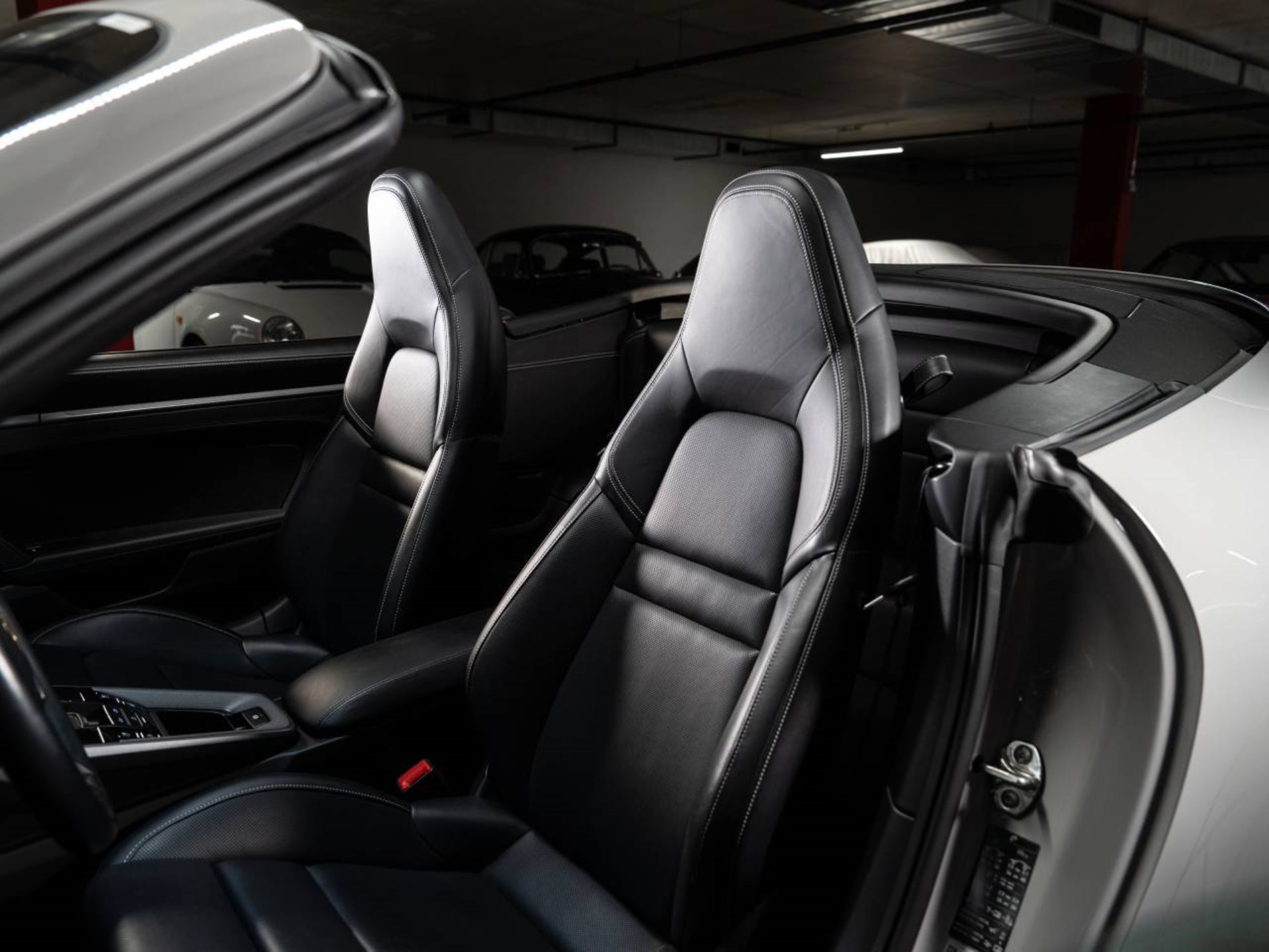 PORSCHE 911 Carrera 4S Cabriolet (MY21)-image-4
