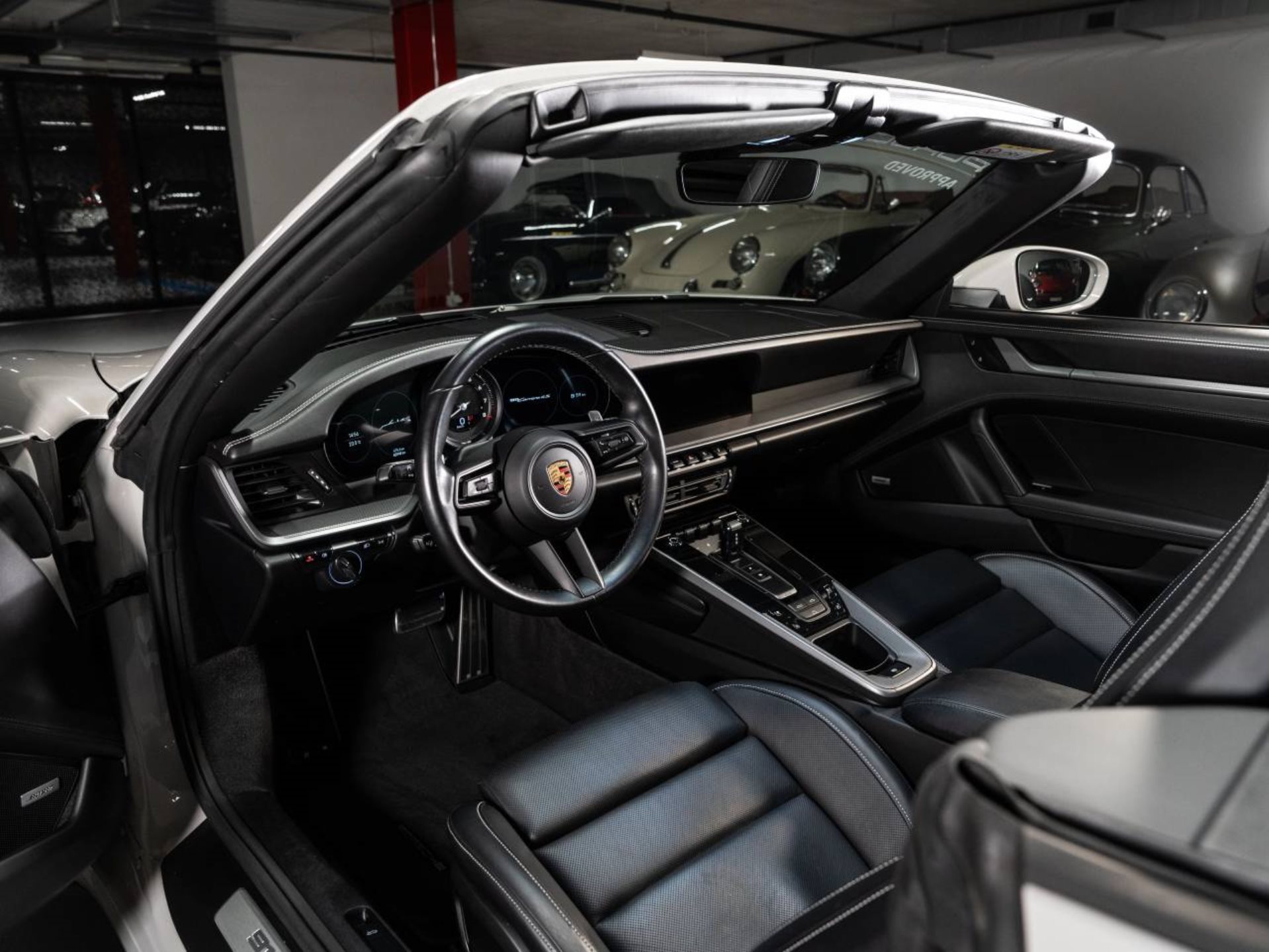PORSCHE 911 Carrera 4S Cabriolet (MY21)-image-3