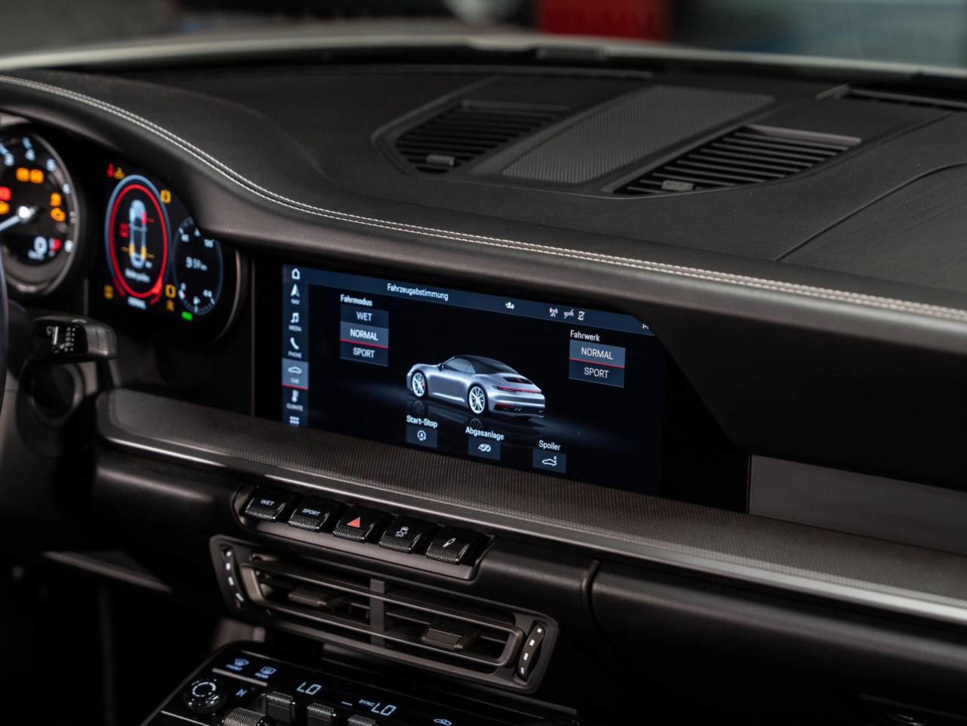 PORSCHE 911 Carrera 4S Cabriolet (MY21)-image-11