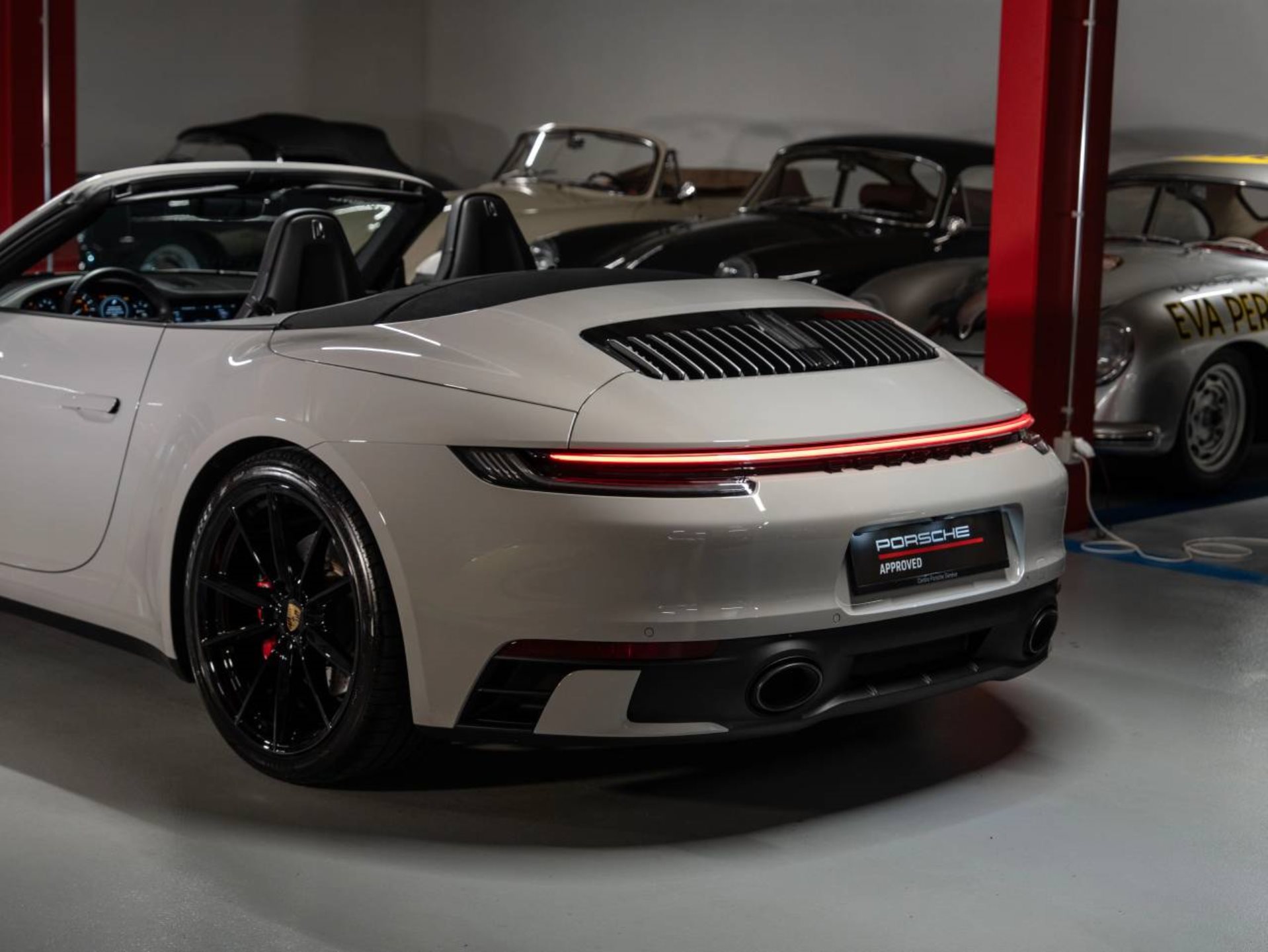 PORSCHE 911 Carrera 4S Cabriolet (MY21)-image-25