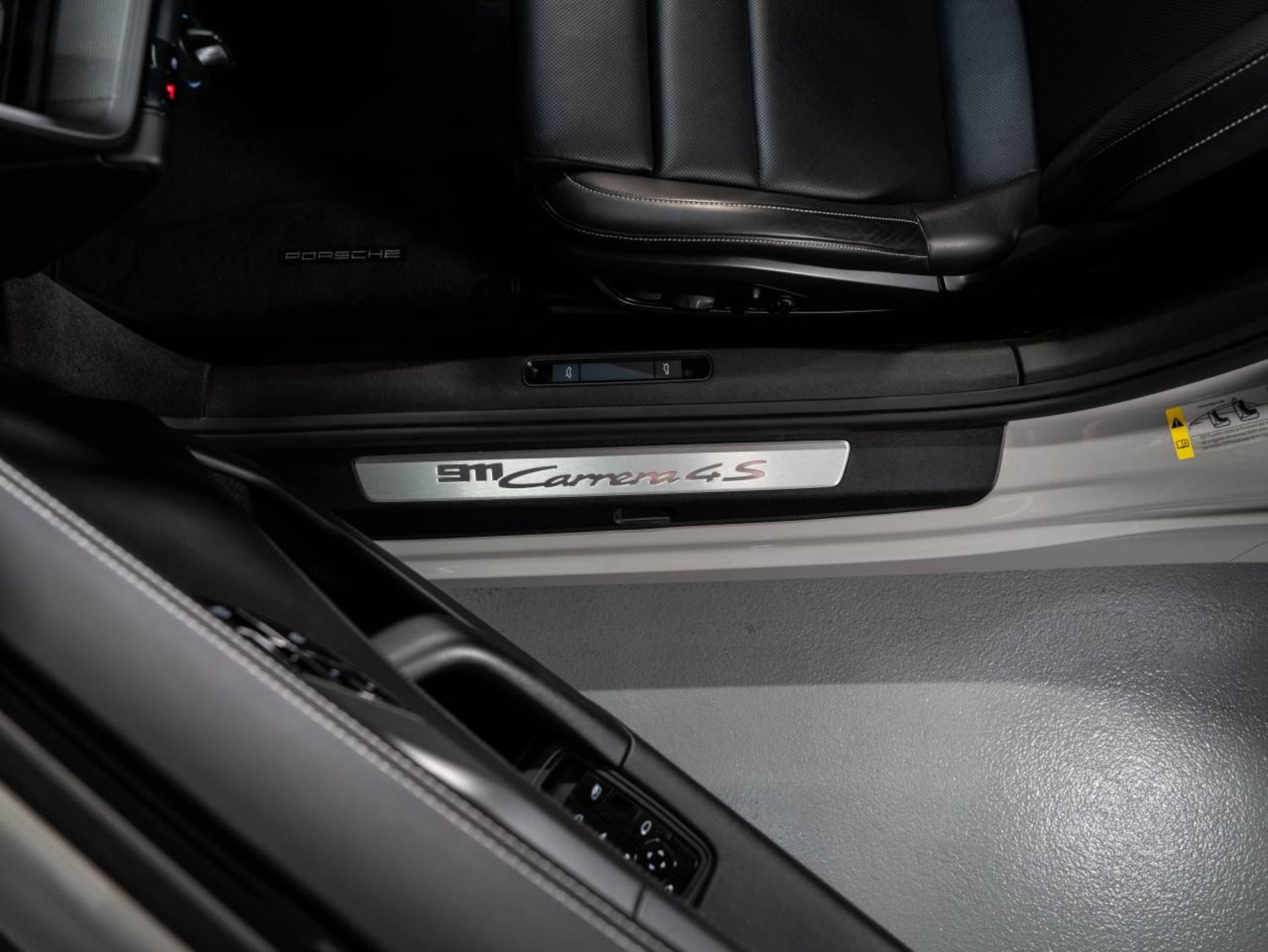 PORSCHE 911 Carrera 4S Cabriolet (MY21)-image-21