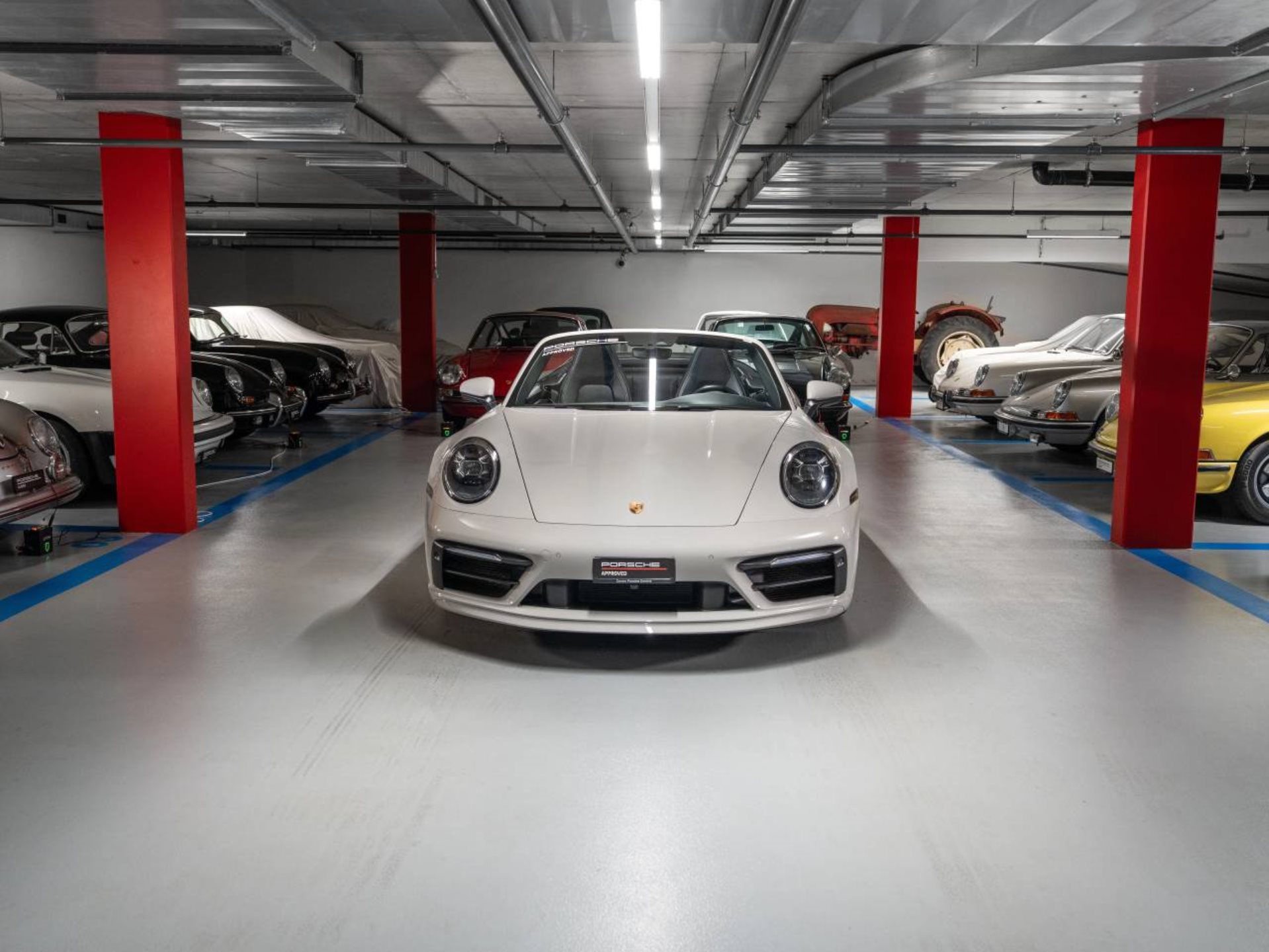 PORSCHE 911 Carrera 4S Cabriolet (MY21)-image-1