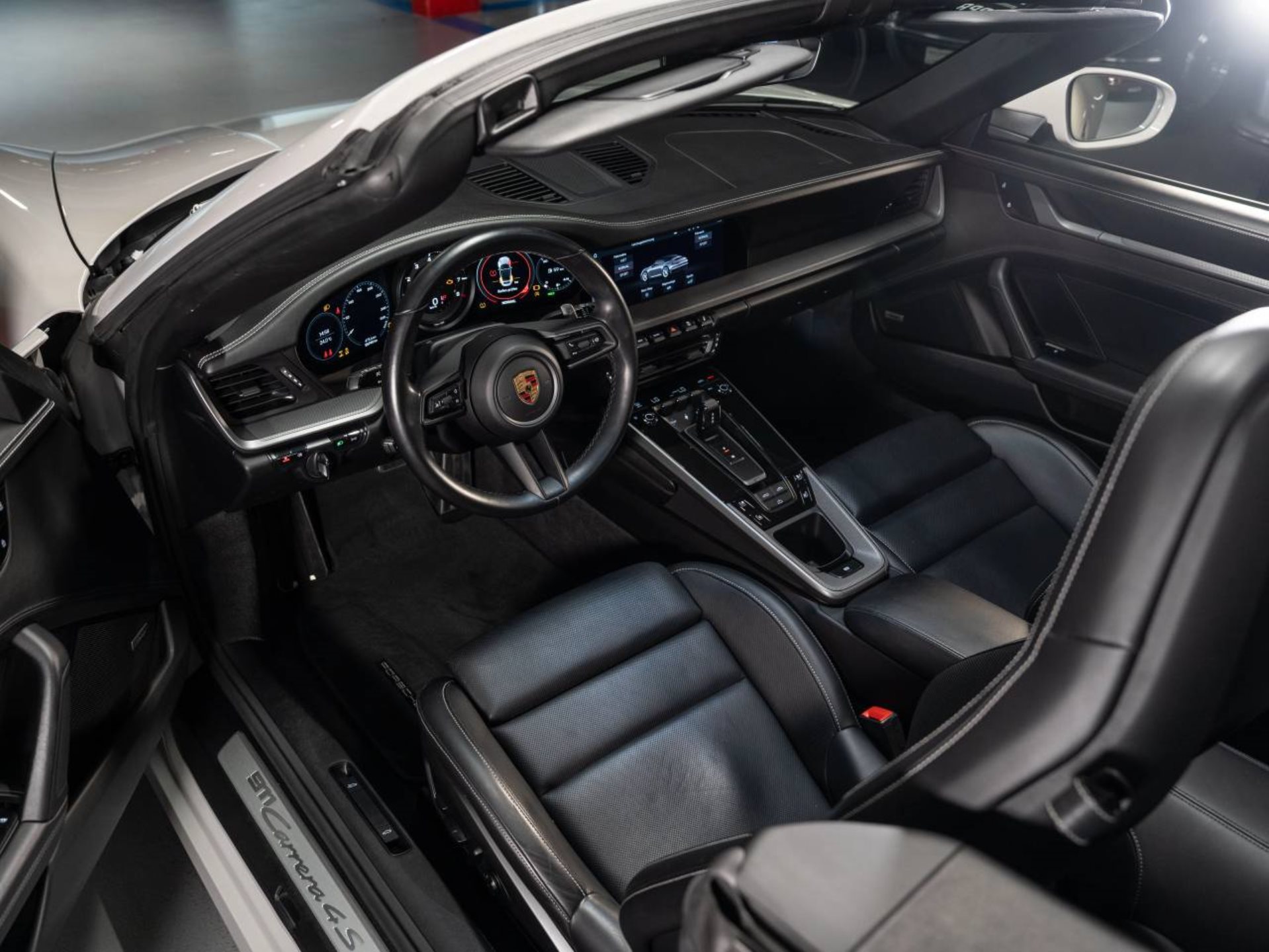 PORSCHE 911 Carrera 4S Cabriolet (MY21)-image-17