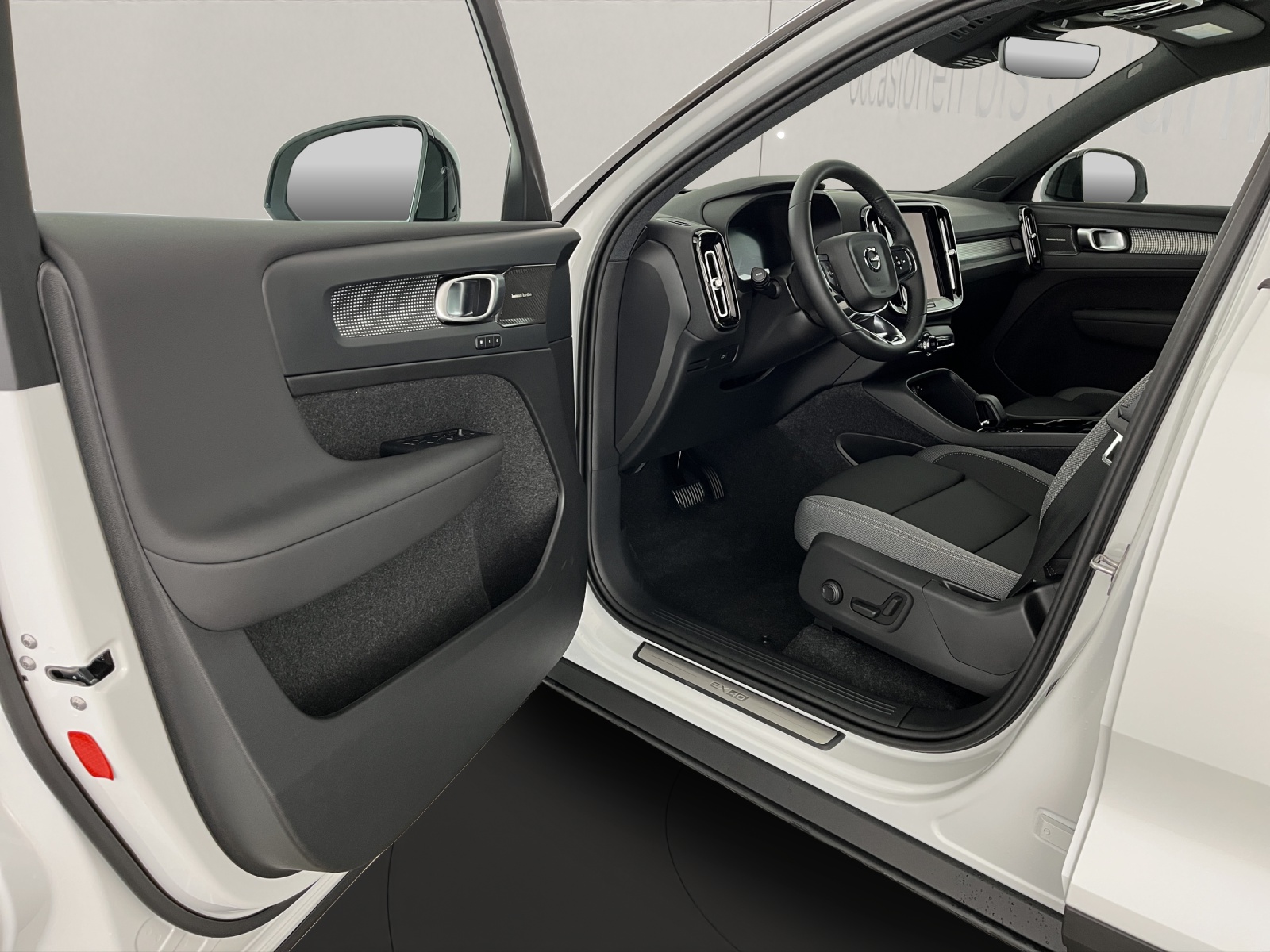 VOLVO EX40 Twin Performance Ultra AWD-image-7