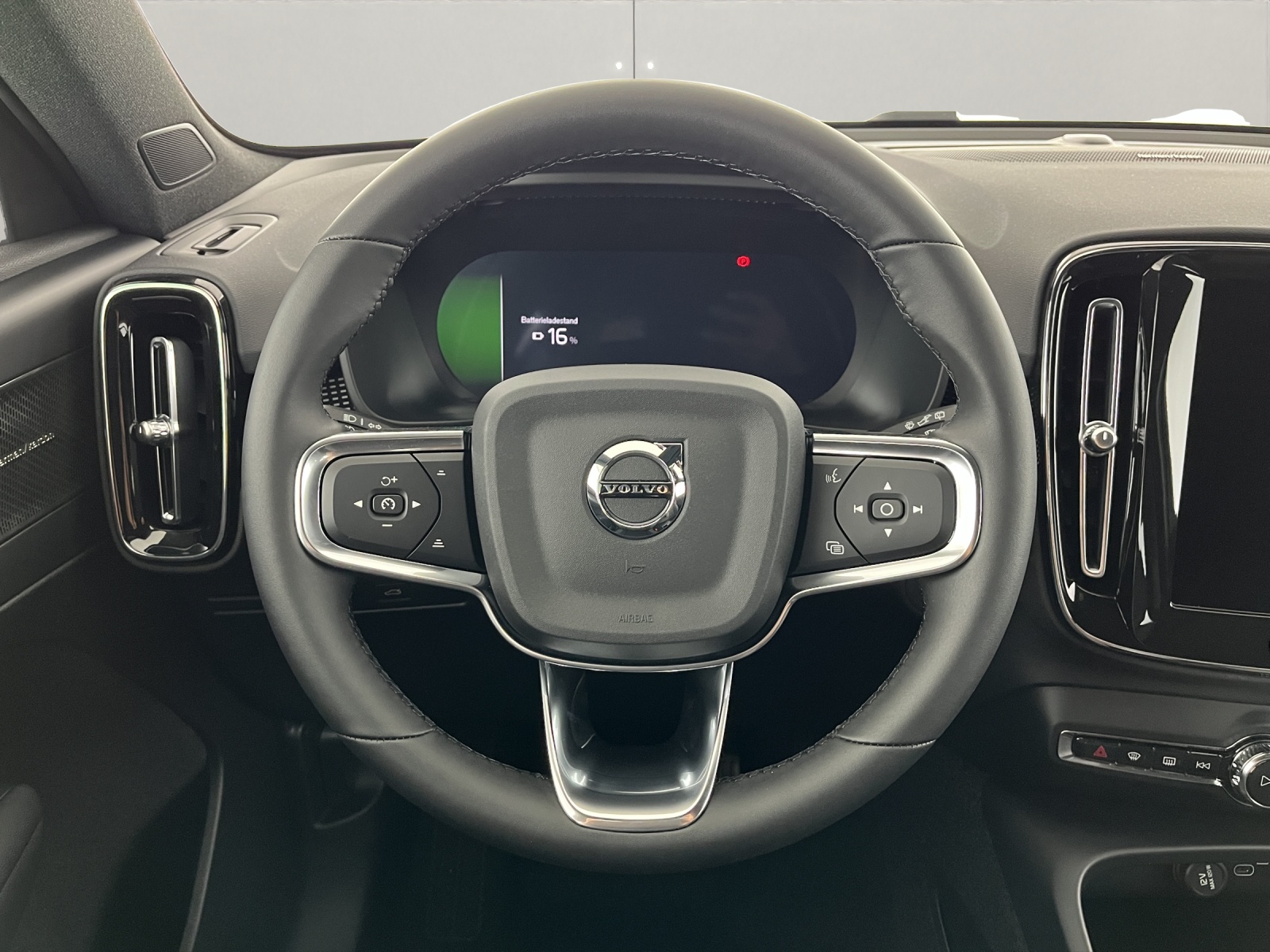 VOLVO EX40 Twin Performance Ultra AWD-image-13