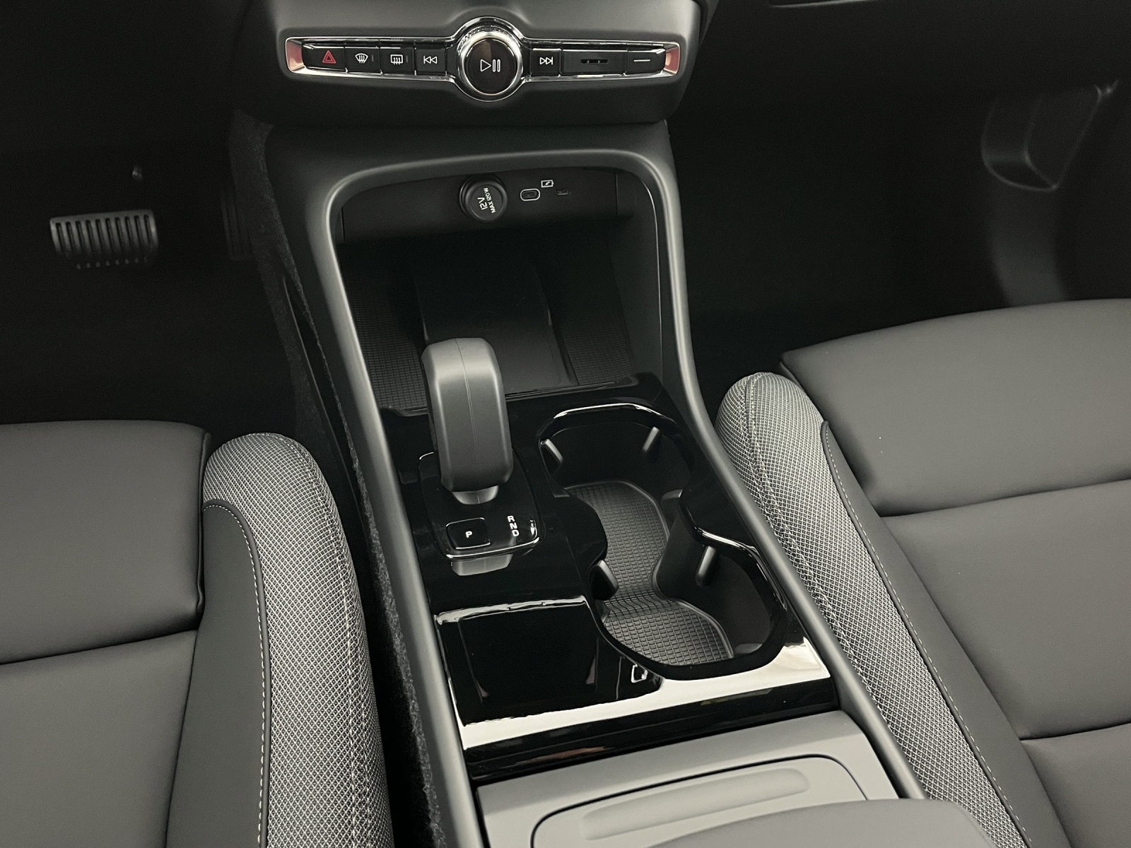 VOLVO EX40 Twin Performance Ultra AWD-image-15