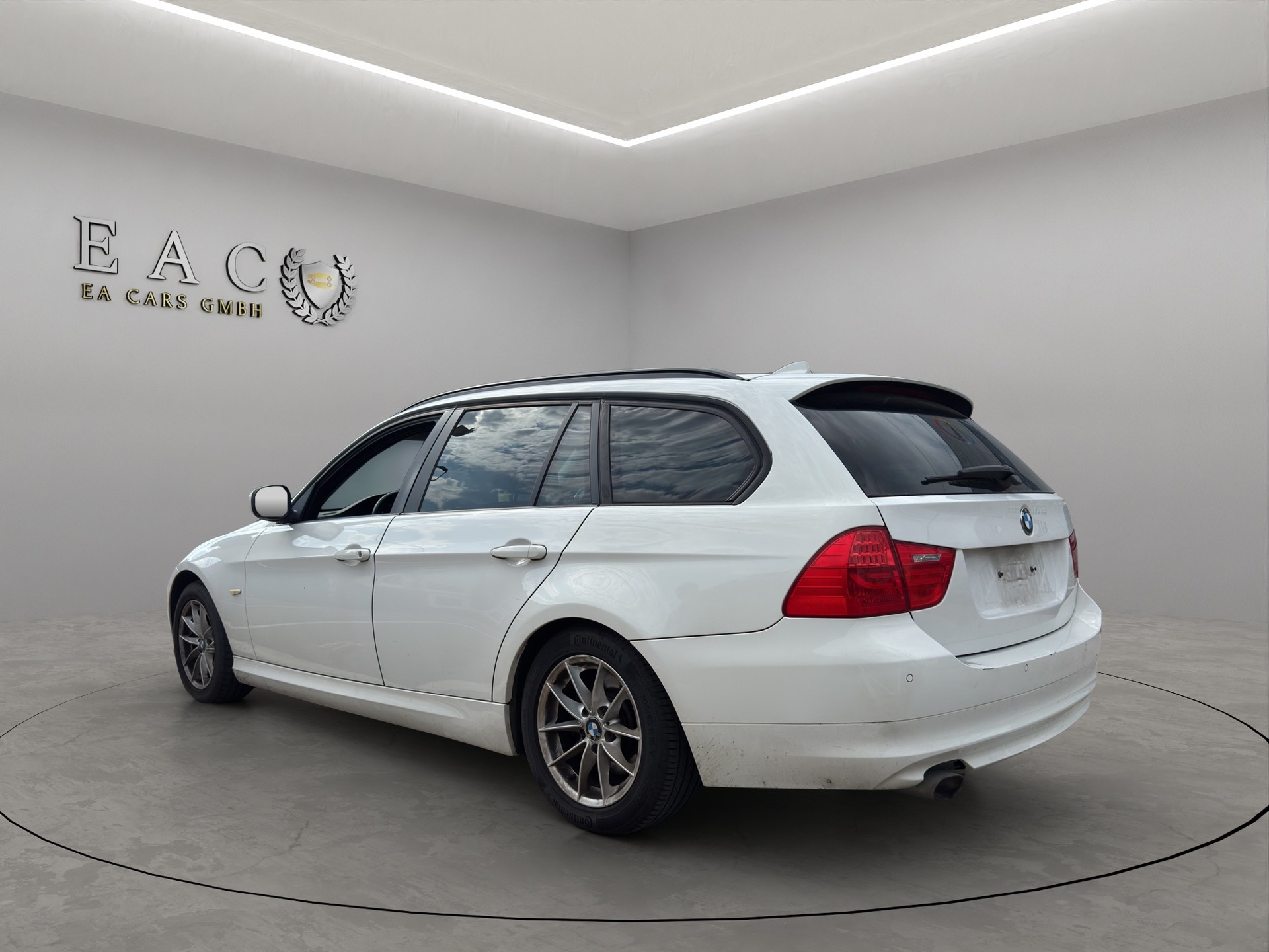 BMW 320d xDrive Touring Steptronic-image-2
