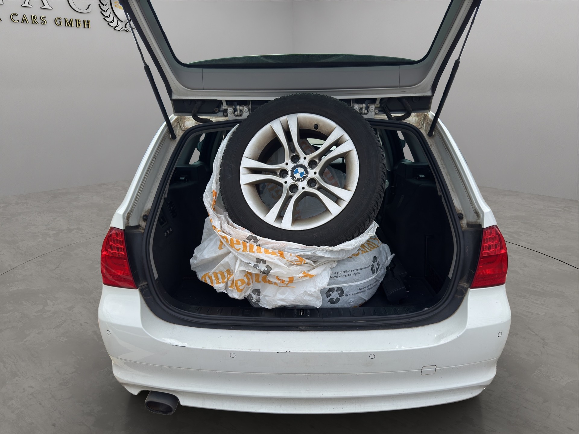 BMW 320d xDrive Touring Steptronic-image-13