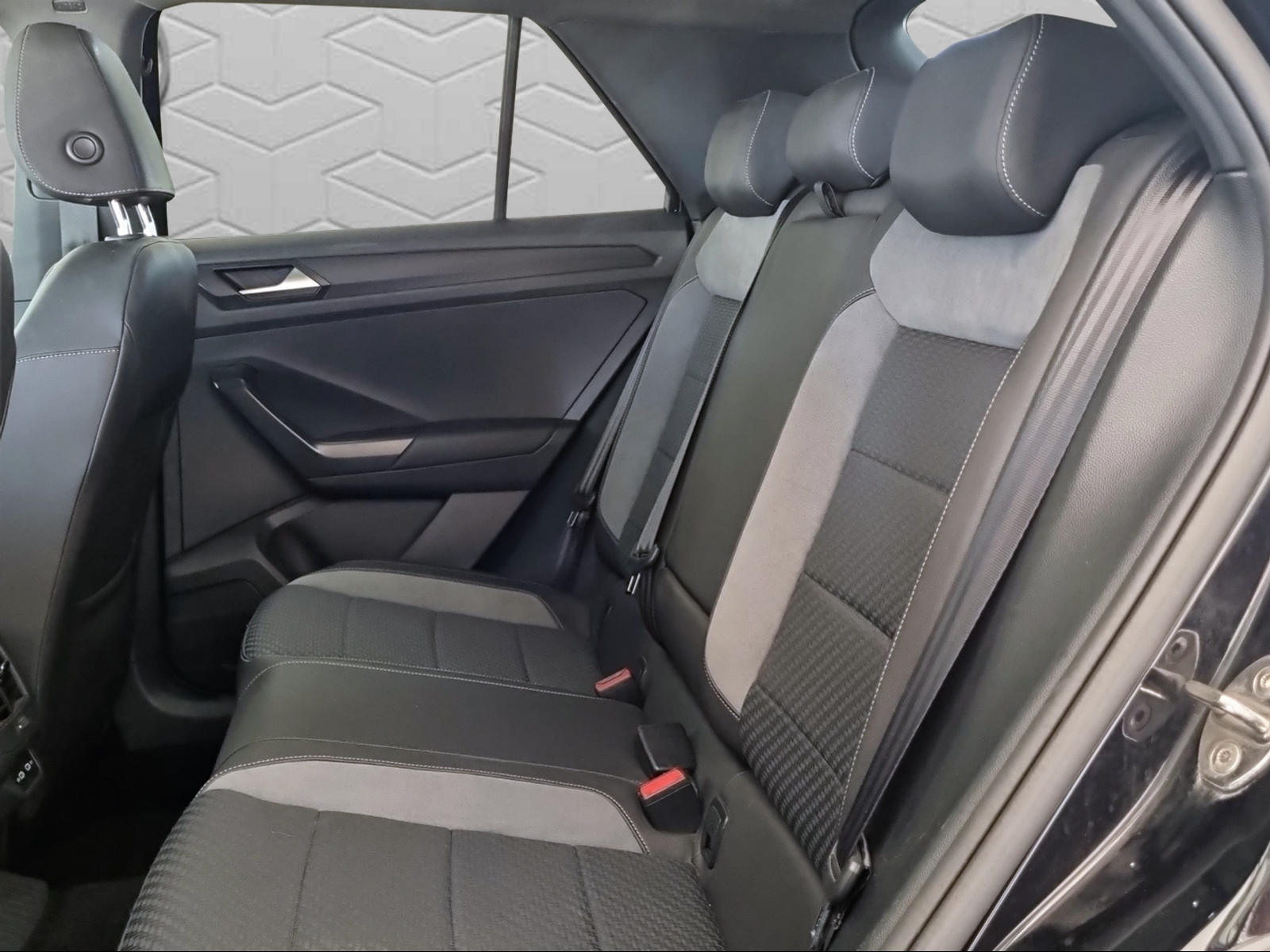 VW T-Roc 2.0 TSI Sport DSG 4Motion-image-15