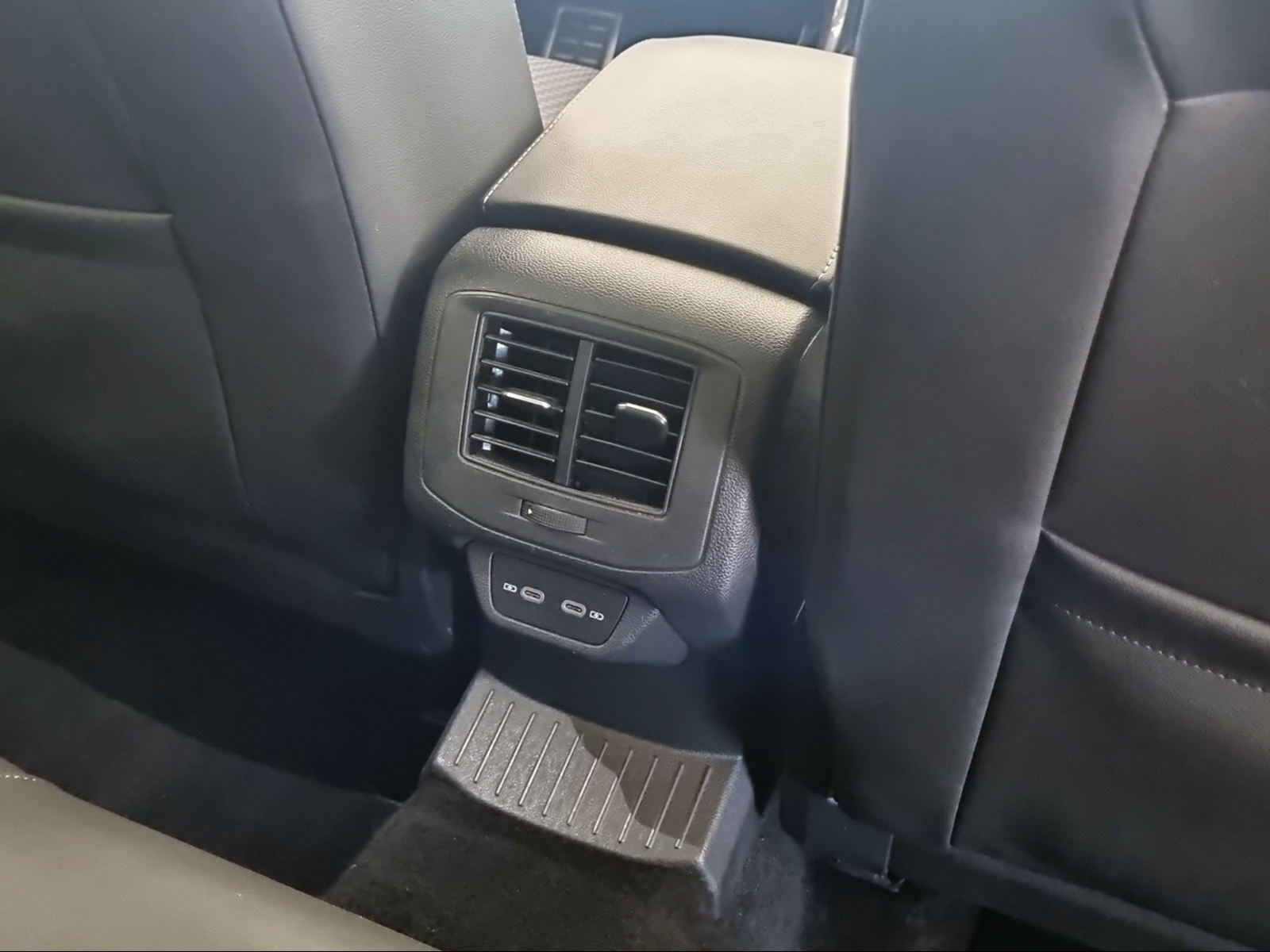 VW T-Roc 2.0 TSI Sport DSG 4Motion-image-16
