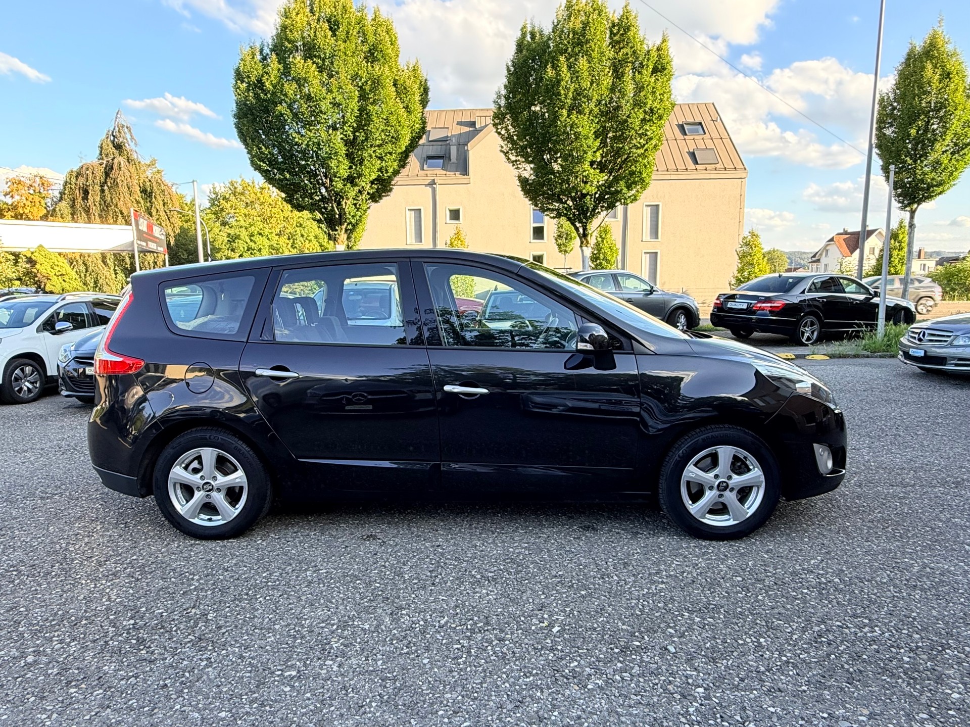 RENAULT Grand Scénic 1.9 dCi Dynamique-image-3