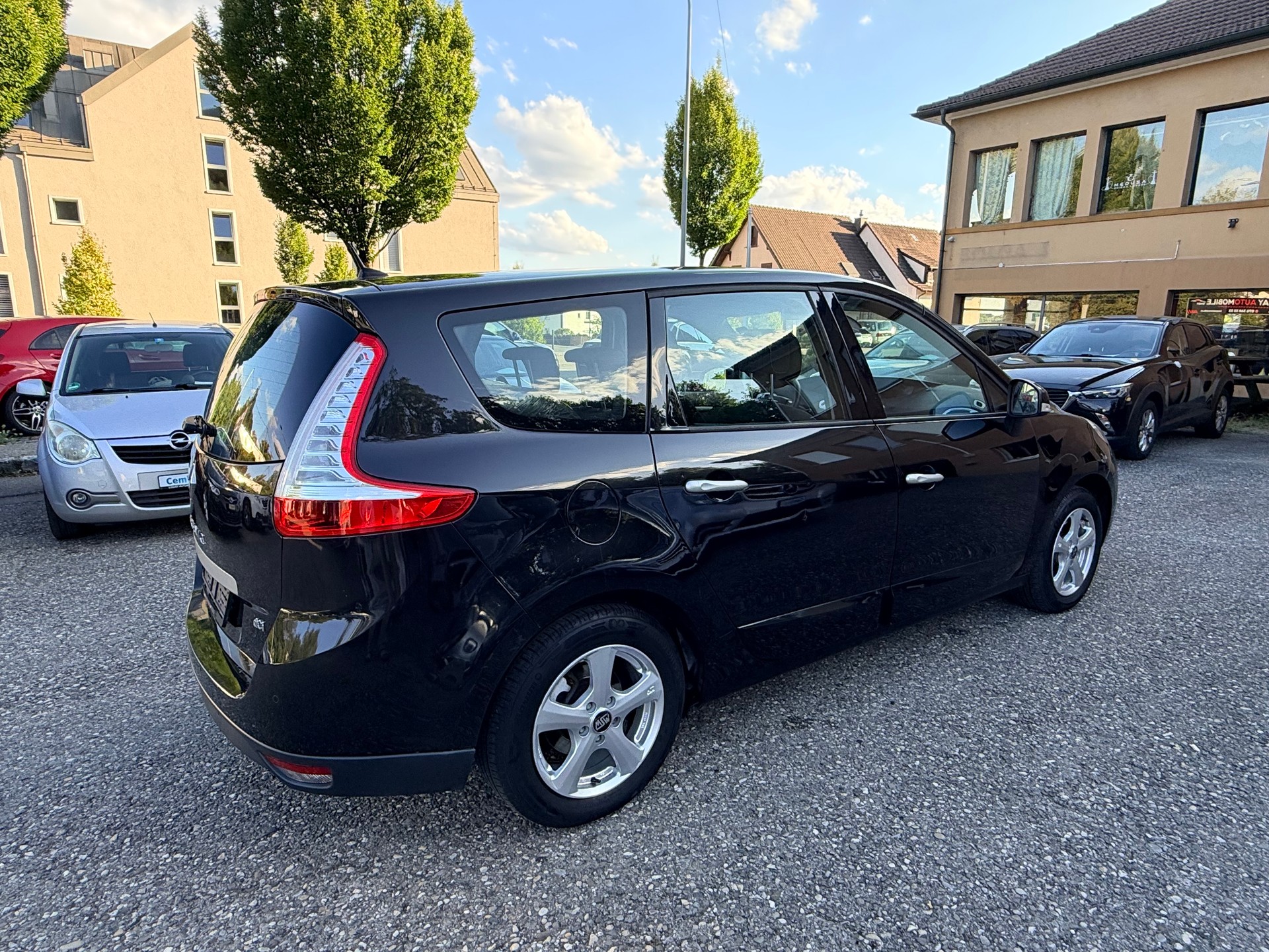 RENAULT Grand Scénic 1.9 dCi Dynamique-image-11