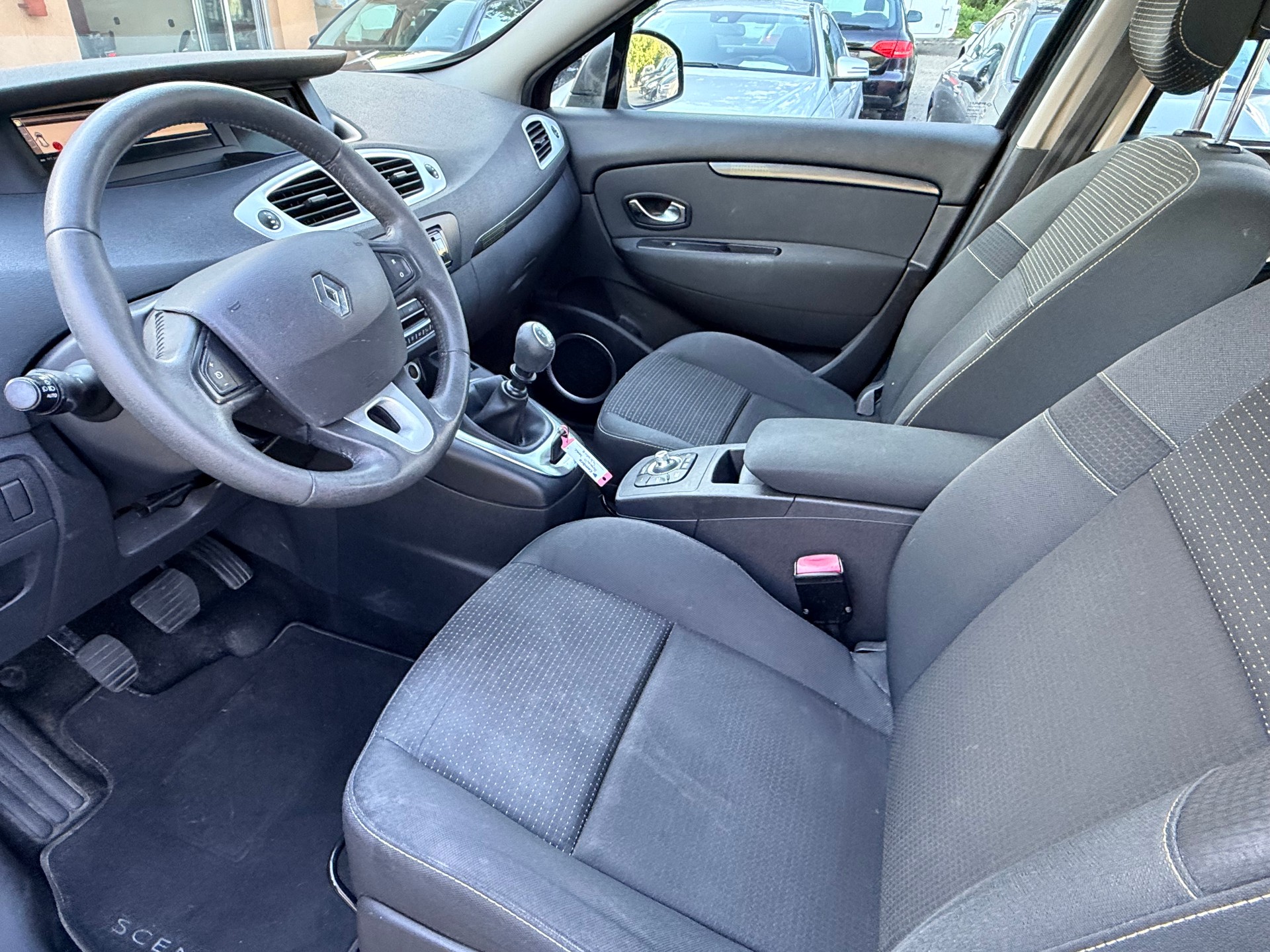 RENAULT Grand Scénic 1.9 dCi Dynamique-image-14