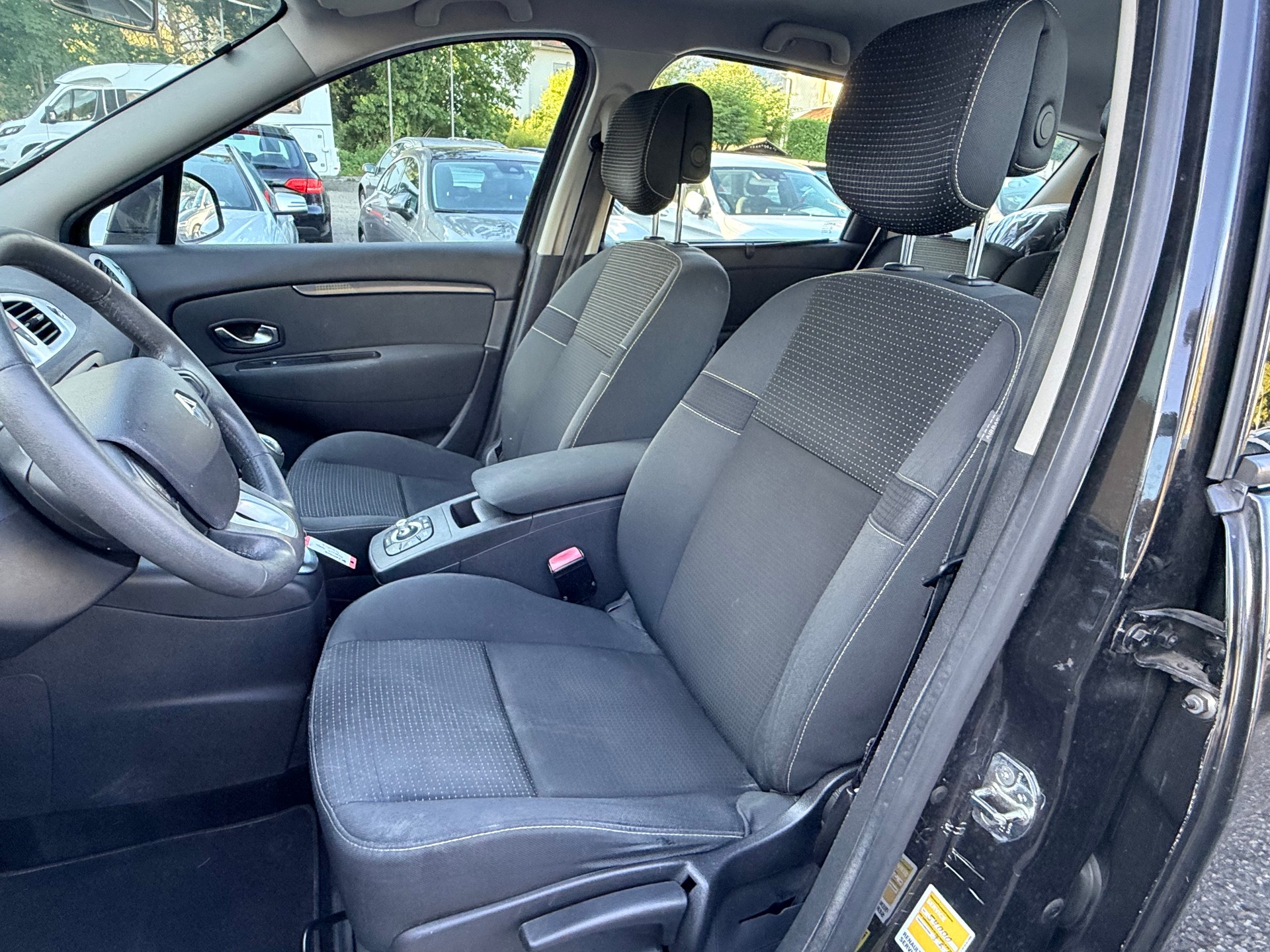 RENAULT Grand Scénic 1.9 dCi Dynamique-image-18