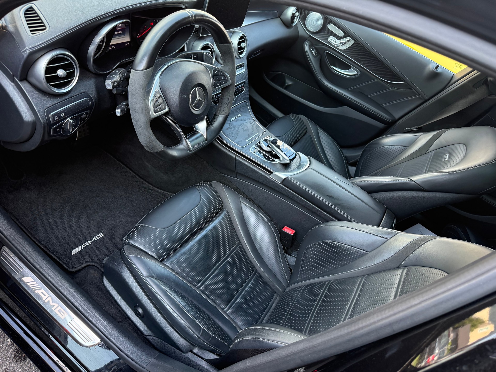 MERCEDES-BENZ C 63 AMG Speedshift-image-8