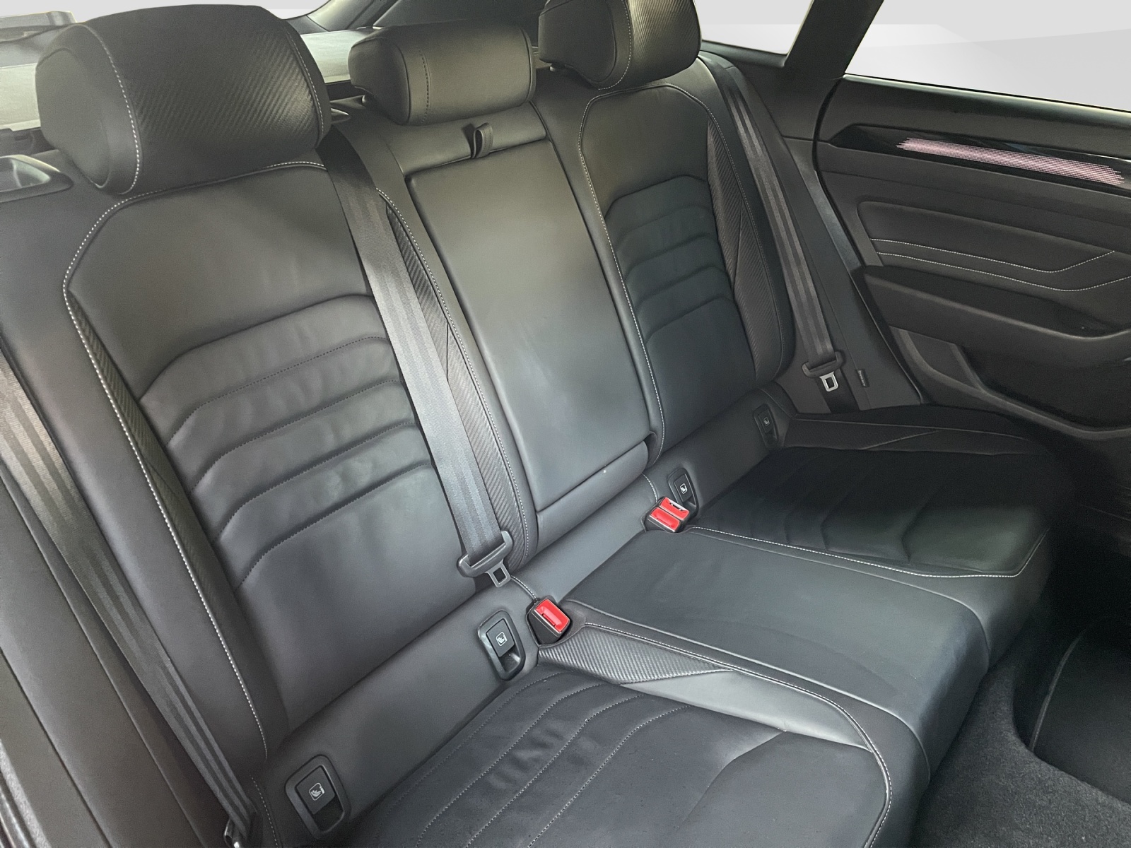 VW Arteon Shooting Brake 2.0 TDI R-Line DSG 4m-image-9